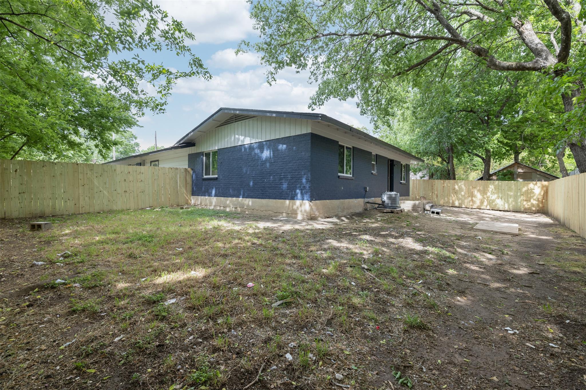 106 Oertli Ln # B, Austin, TX 78753