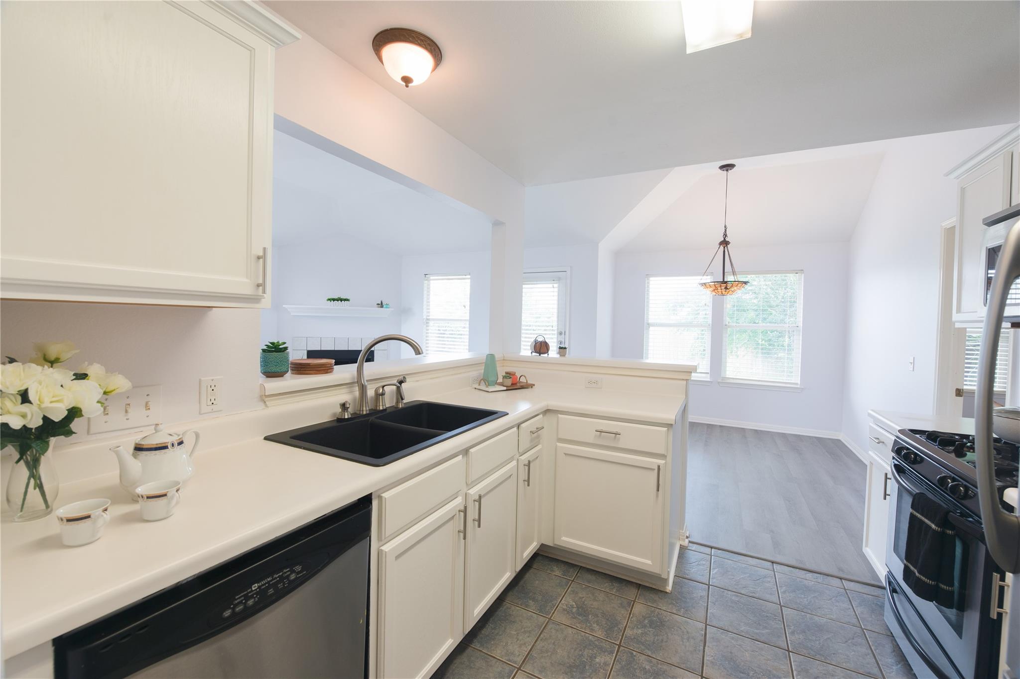 1000 Moon Glow Dr, Leander, TX 78641