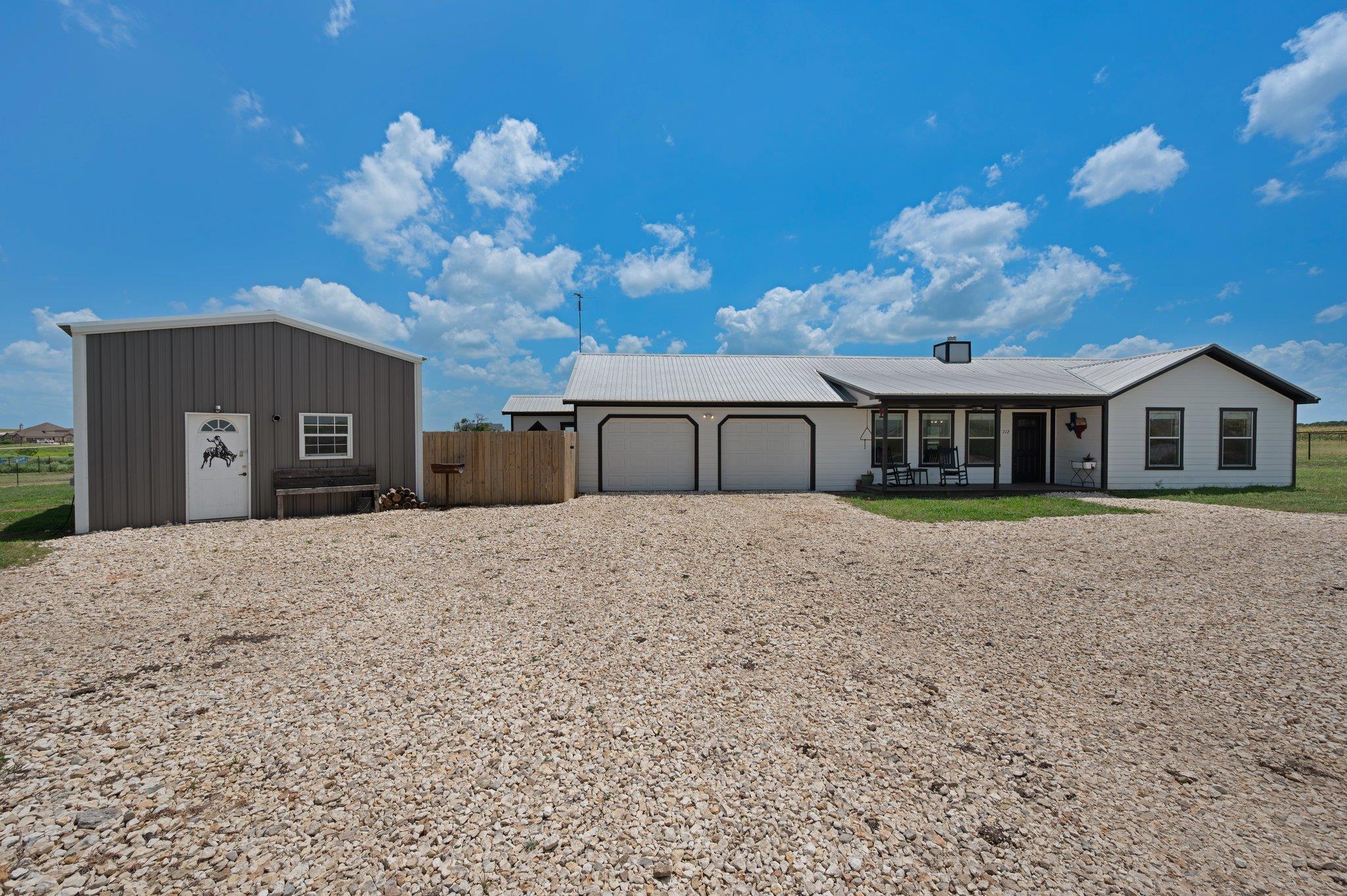 712 County Road 330, Granger, TX 76530
