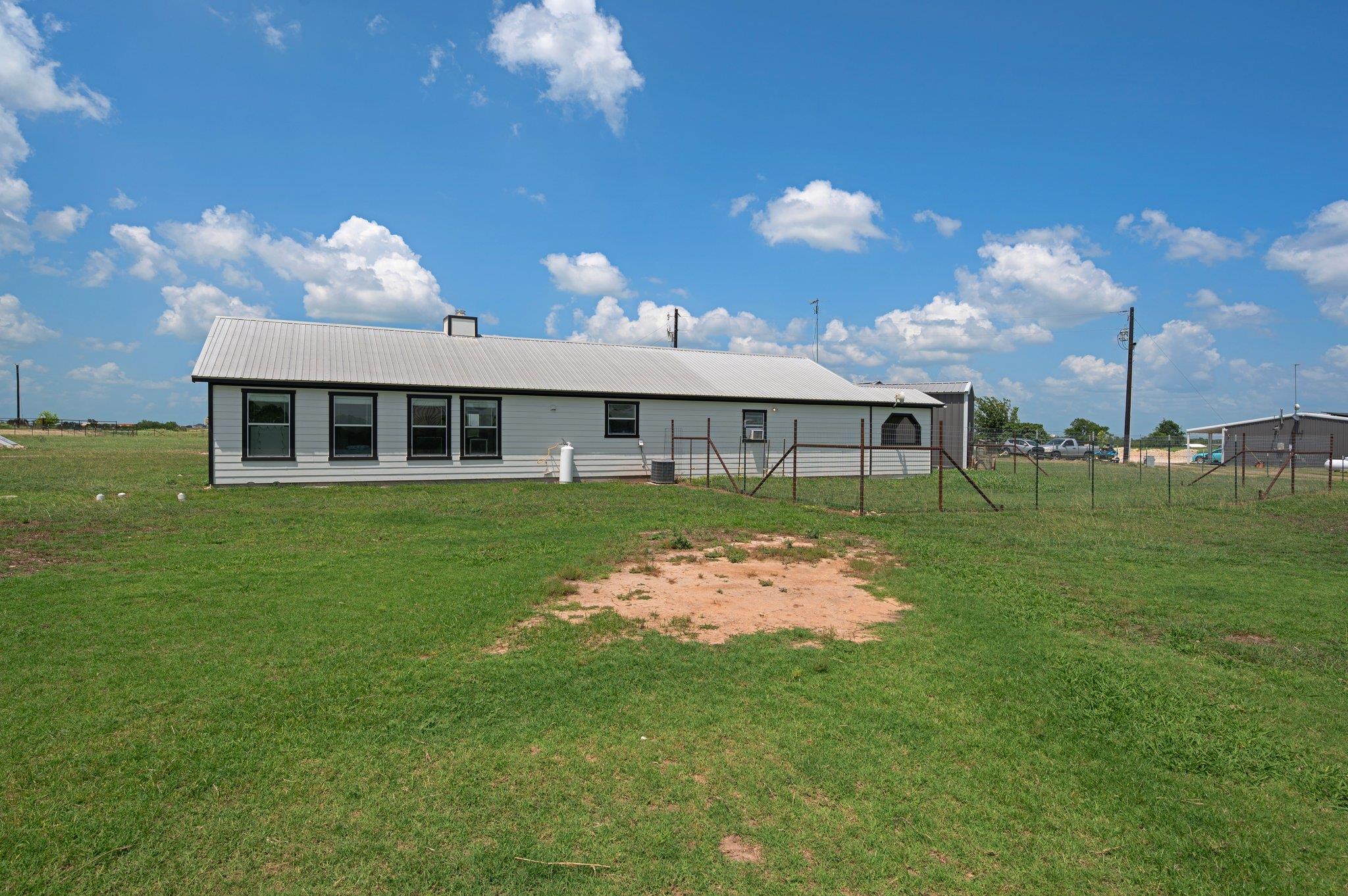 712 County Road 330, Granger, TX 76530