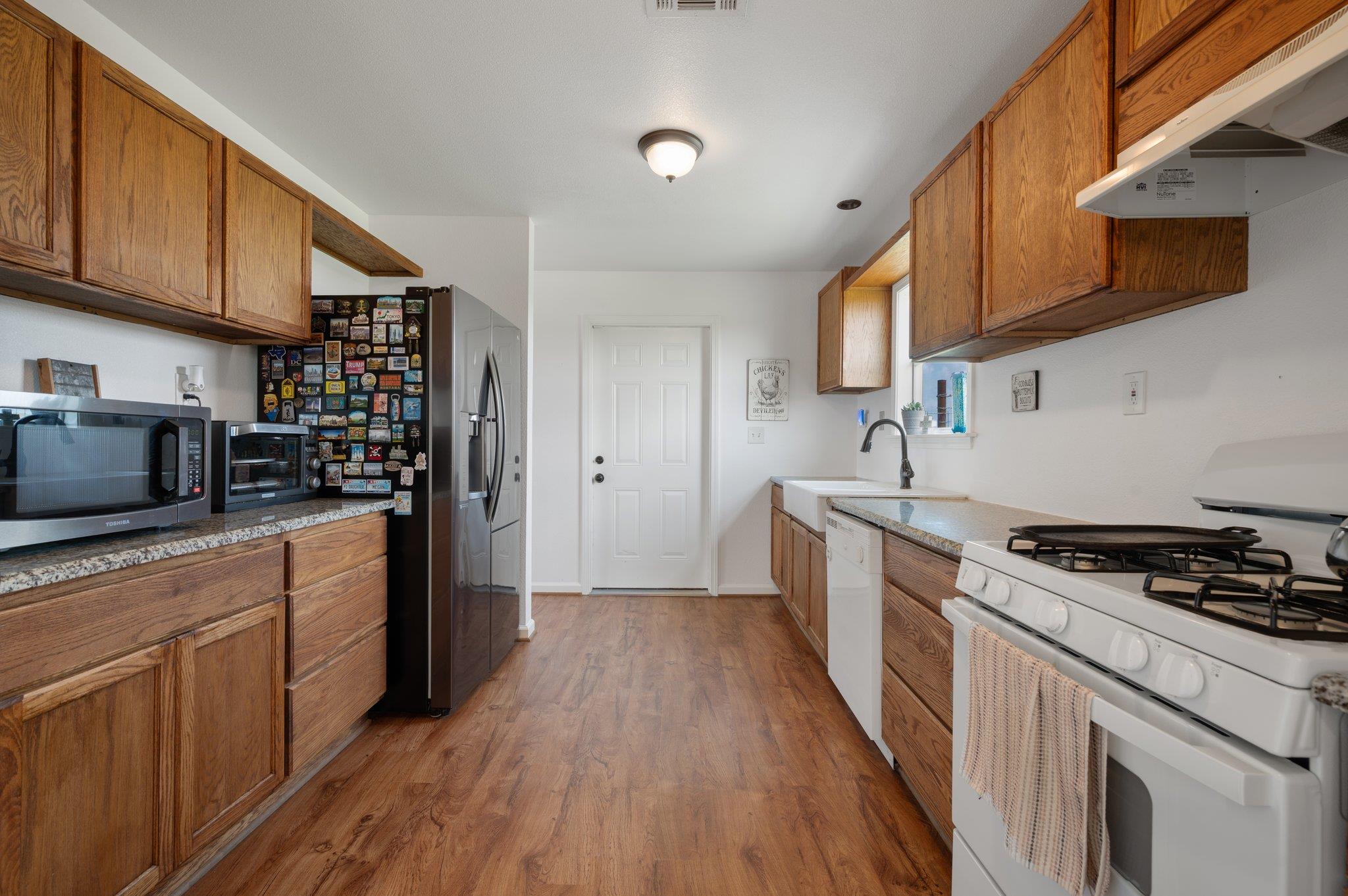 712 County Road 330, Granger, TX 76530