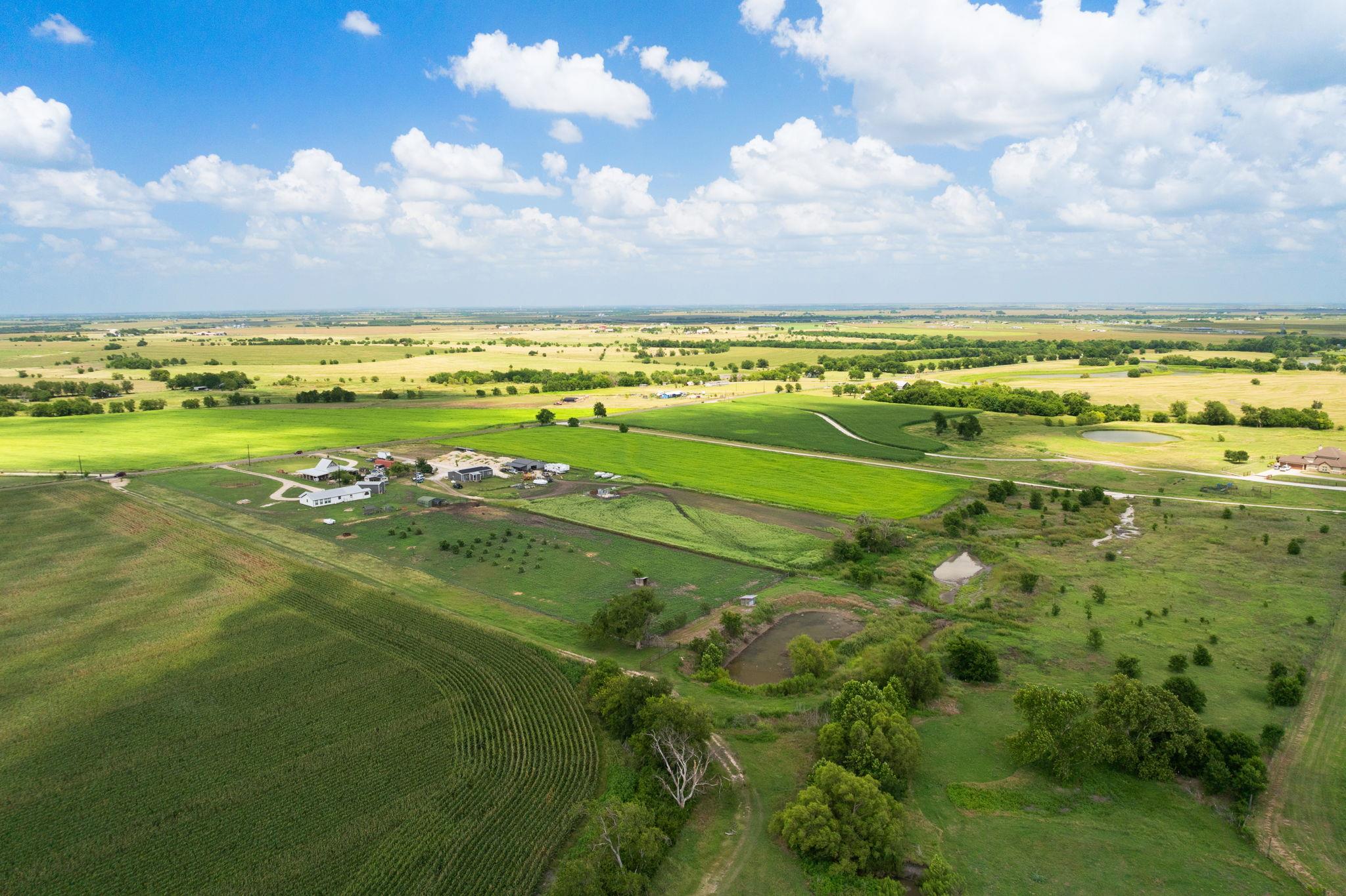 712 County Road 330, Granger, TX 76530