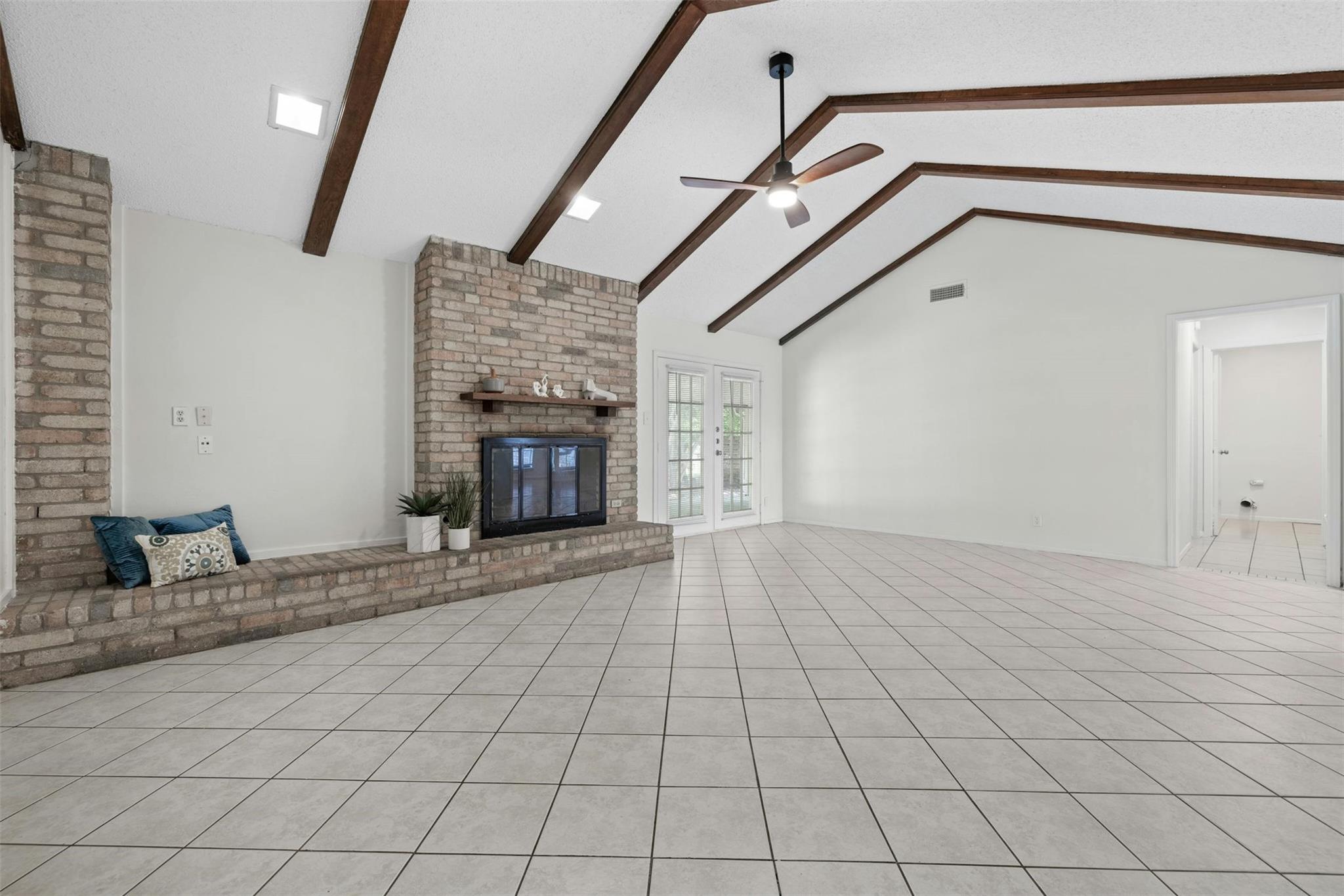 1010 Red Cliff Dr, Austin, TX 78758