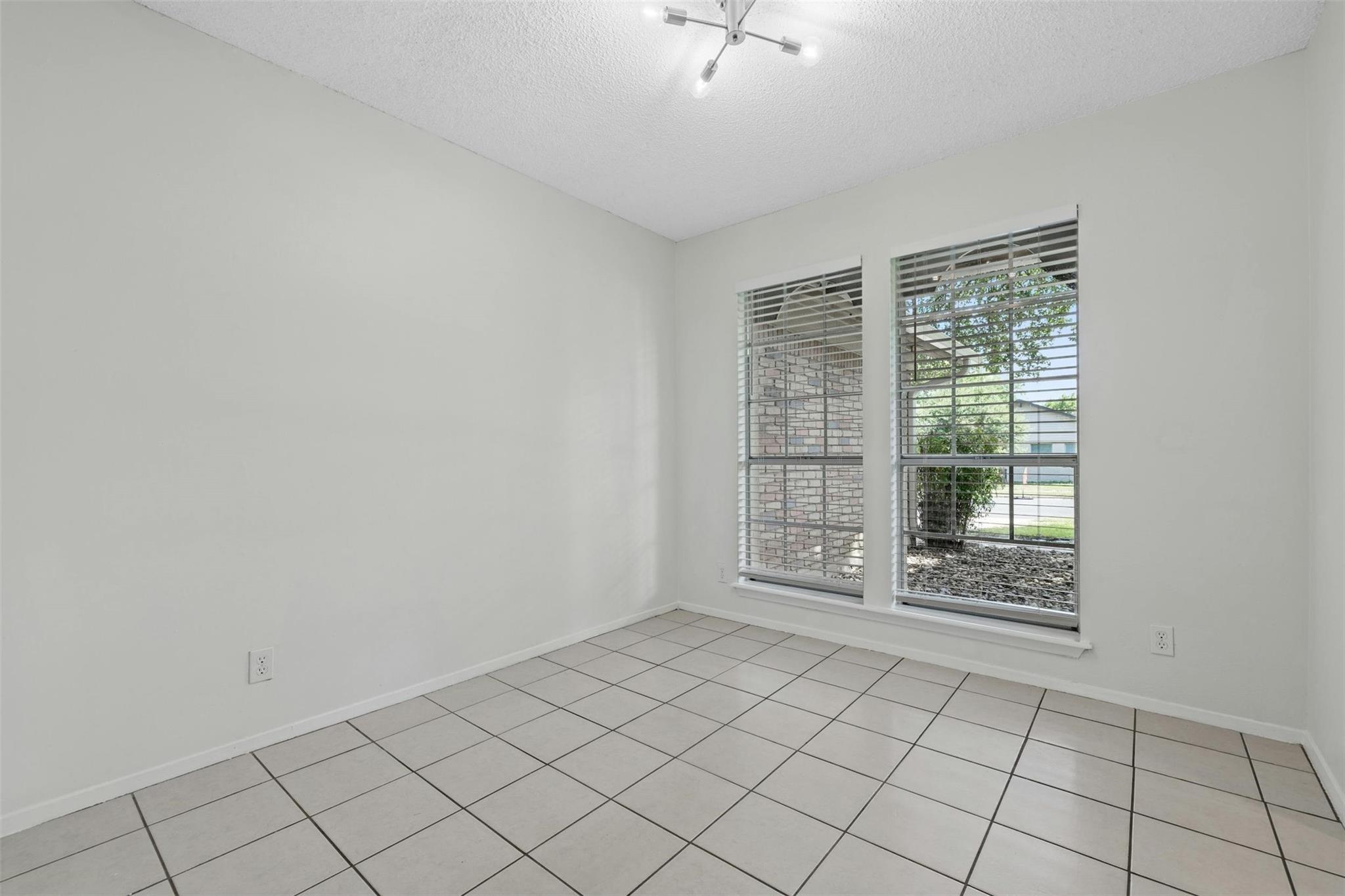 1010 Red Cliff Dr, Austin, TX 78758