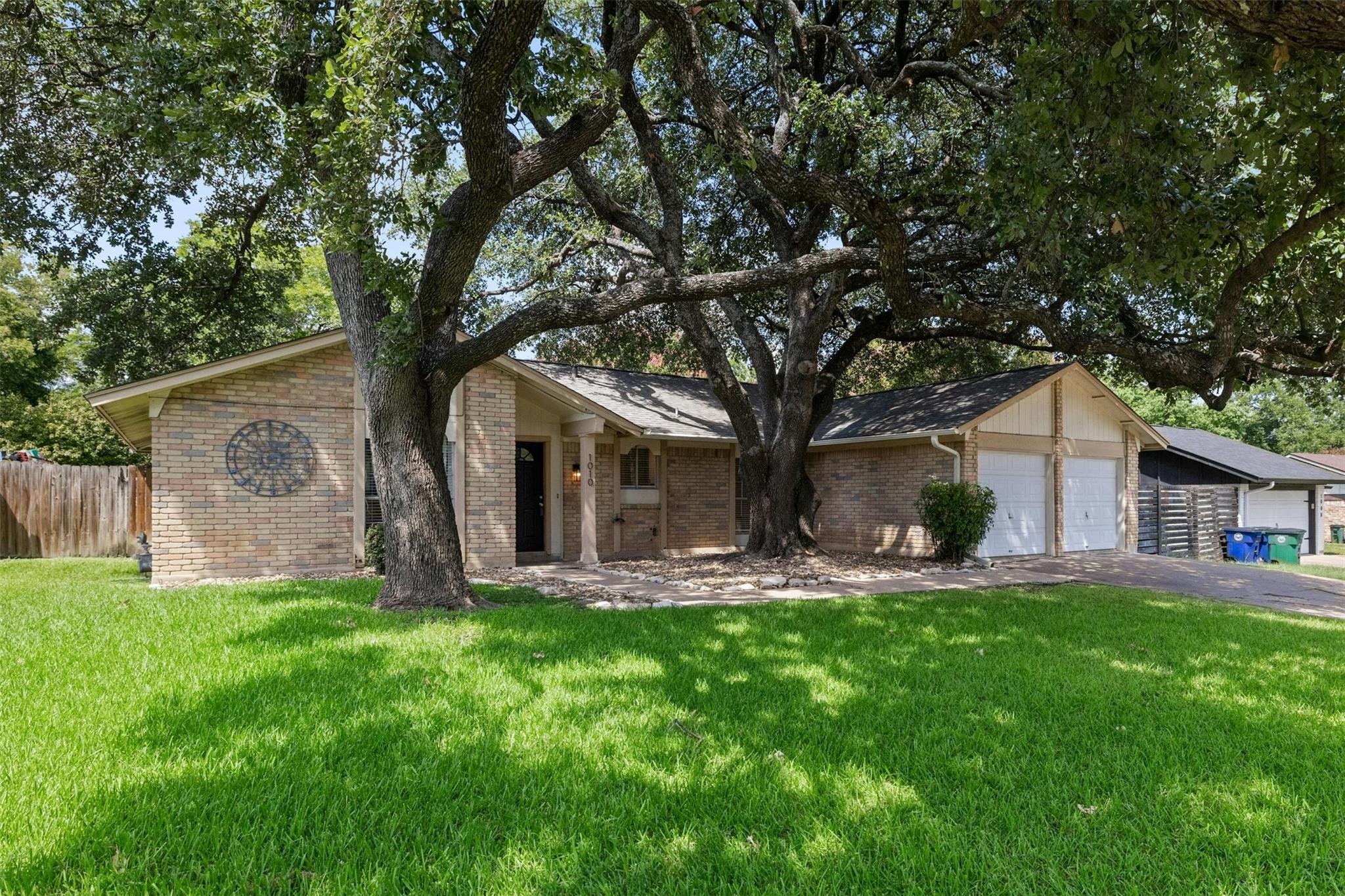 1010 Red Cliff Dr, Austin, TX 78758