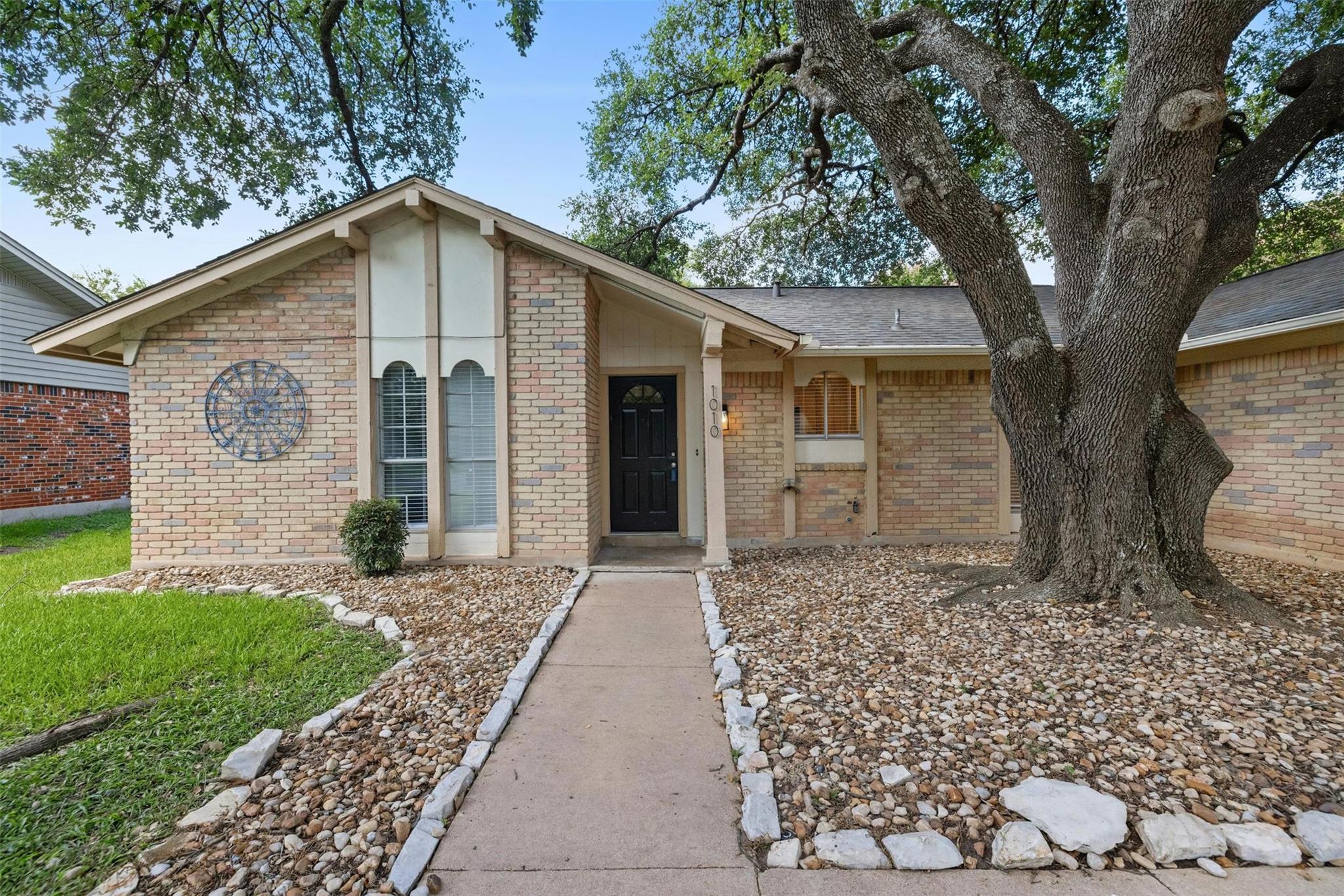 1010 Red Cliff Dr, Austin, TX 78758