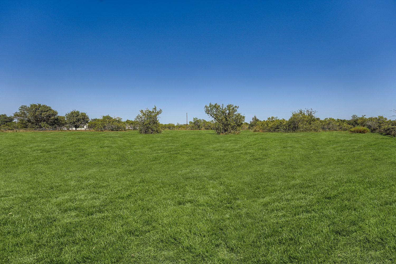 399 Upper Elgin River Rd, Elgin, TX 78621