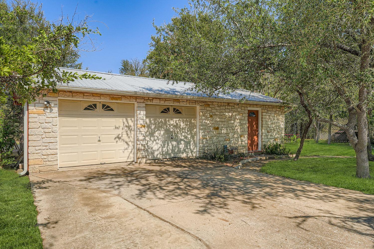 399 Upper Elgin River Rd, Elgin, TX 78621
