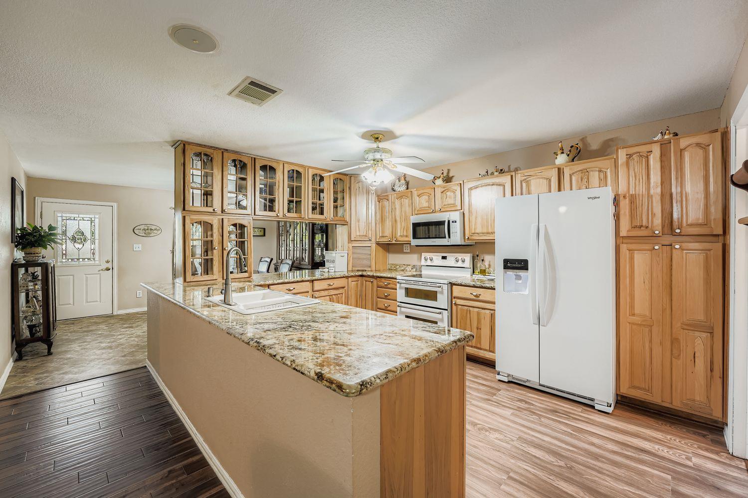 399 Upper Elgin River Rd, Elgin, TX 78621