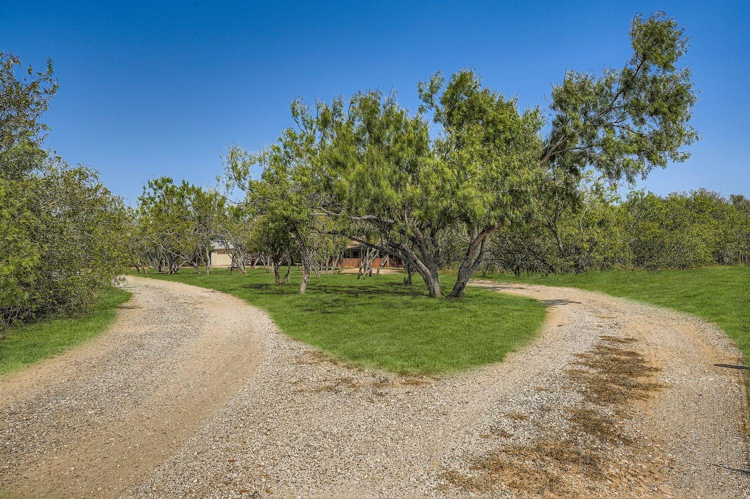 399 Upper Elgin River Rd, Elgin, TX 78621