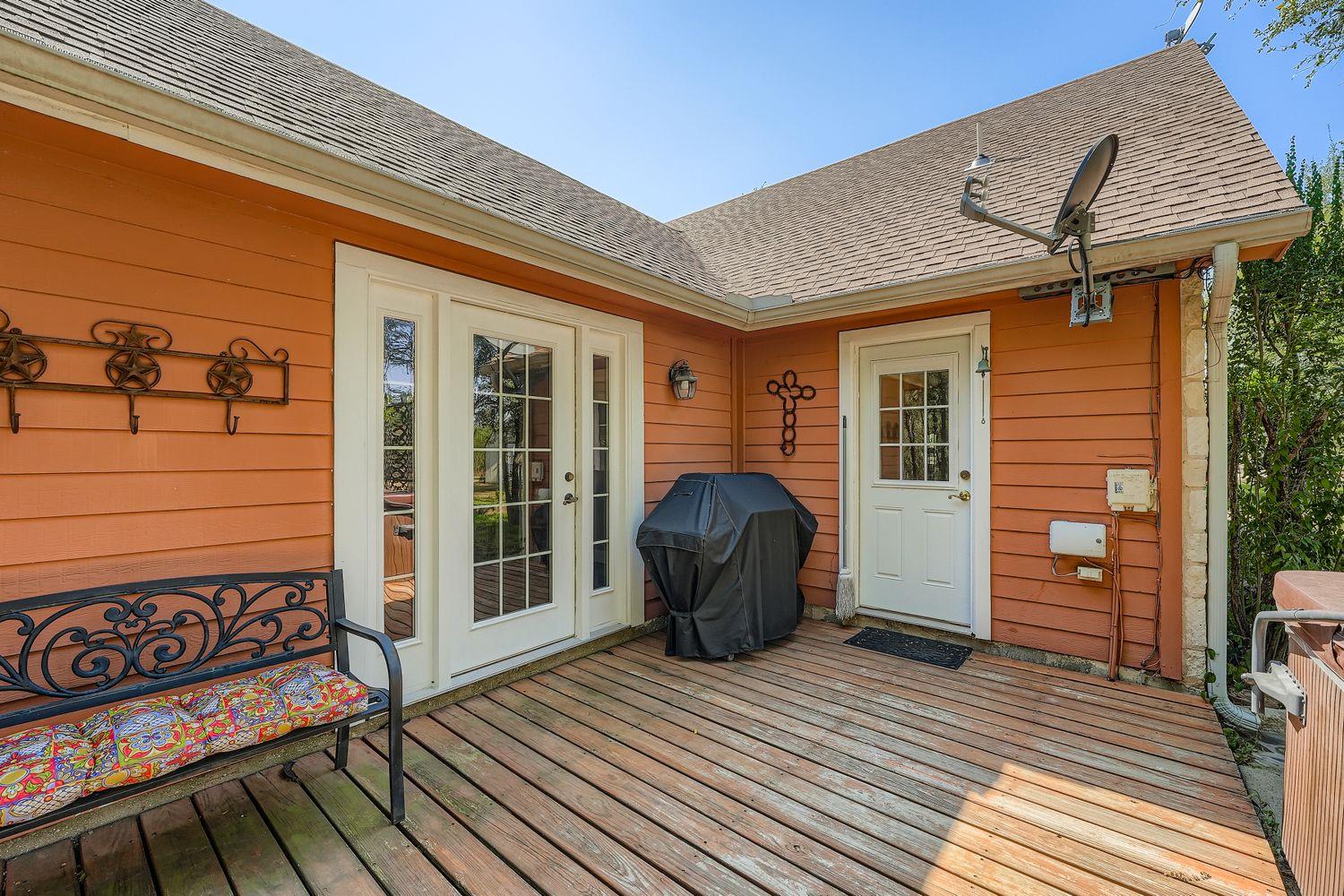 399 Upper Elgin River Rd, Elgin, TX 78621