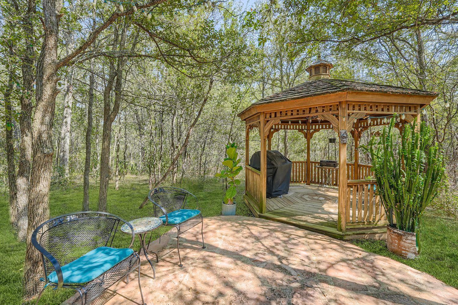 399 Upper Elgin River Rd, Elgin, TX 78621