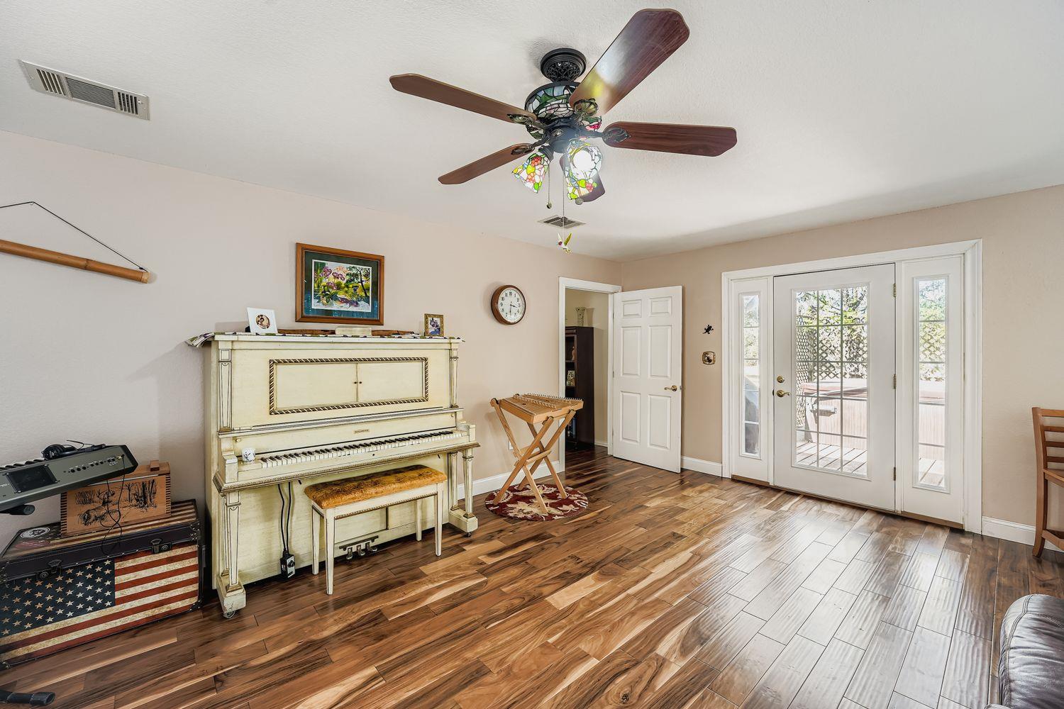 399 Upper Elgin River Rd, Elgin, TX 78621