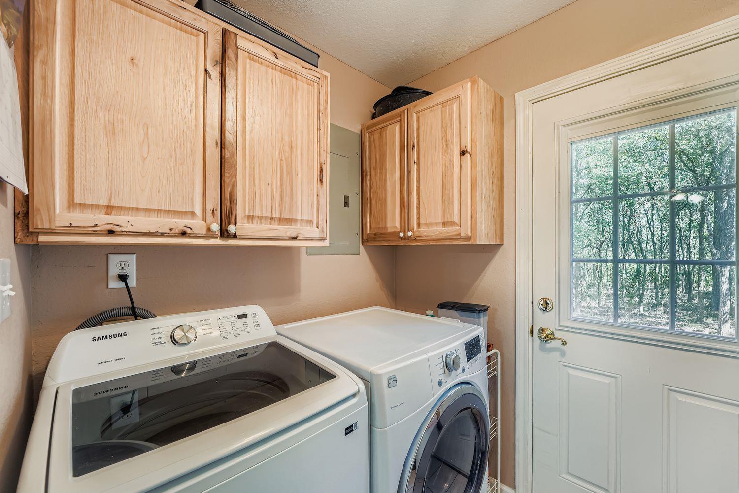 399 Upper Elgin River Rd, Elgin, TX 78621