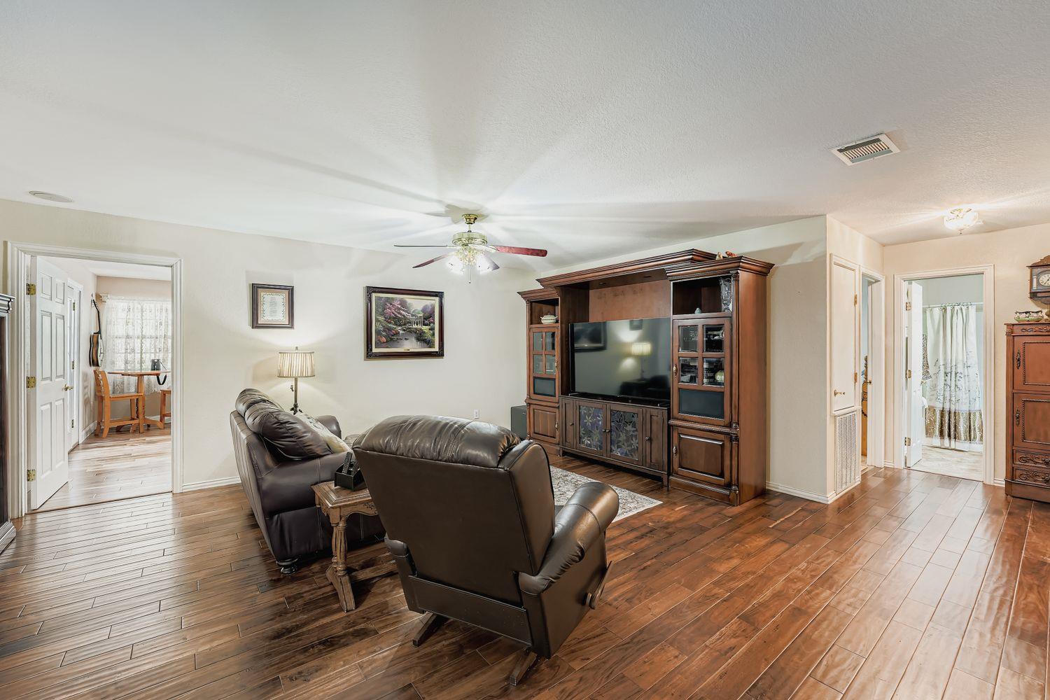 399 Upper Elgin River Rd, Elgin, TX 78621