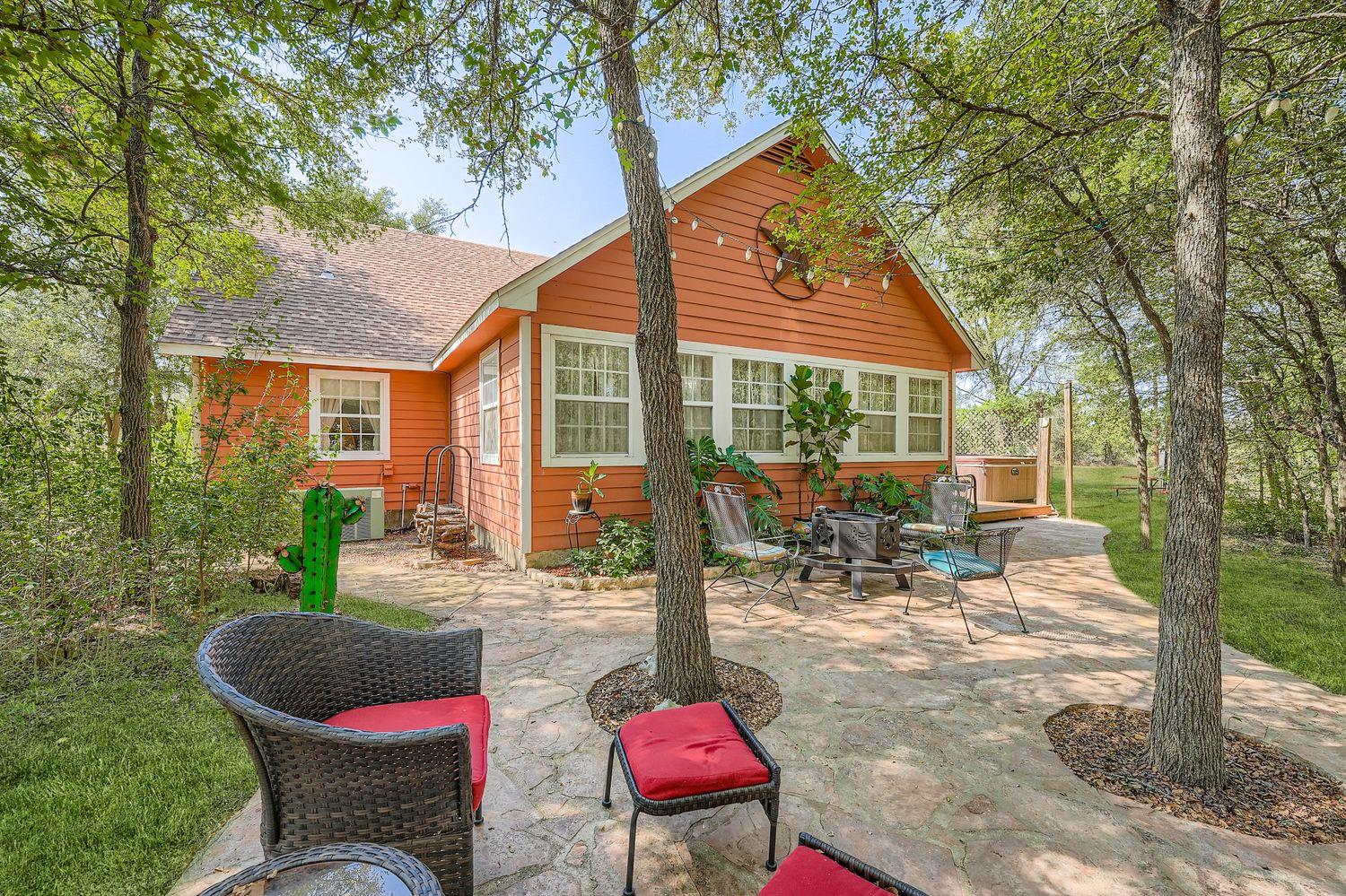 399 Upper Elgin River Rd, Elgin, TX 78621