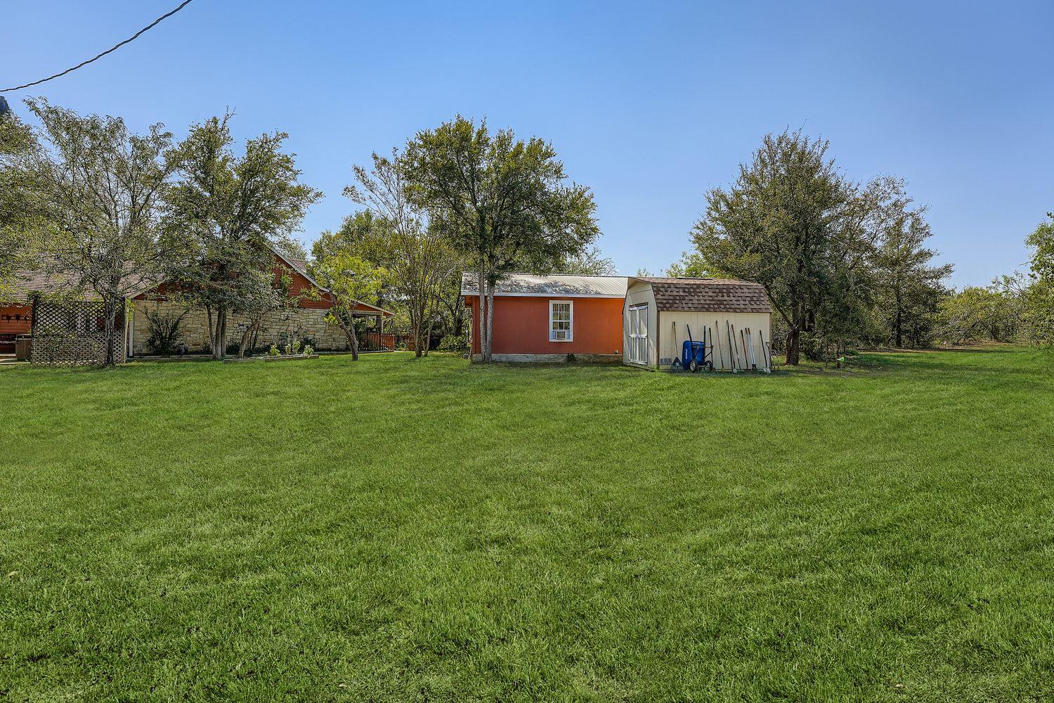 399 Upper Elgin River Rd, Elgin, TX 78621