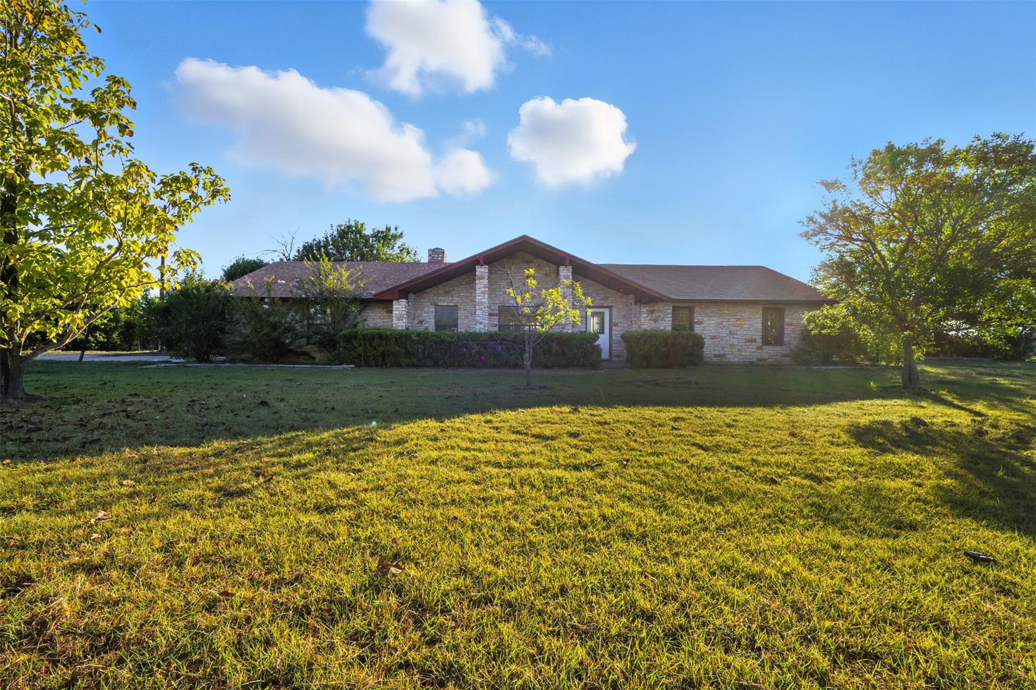 3 Fairview Dr, Round Rock, TX 78665