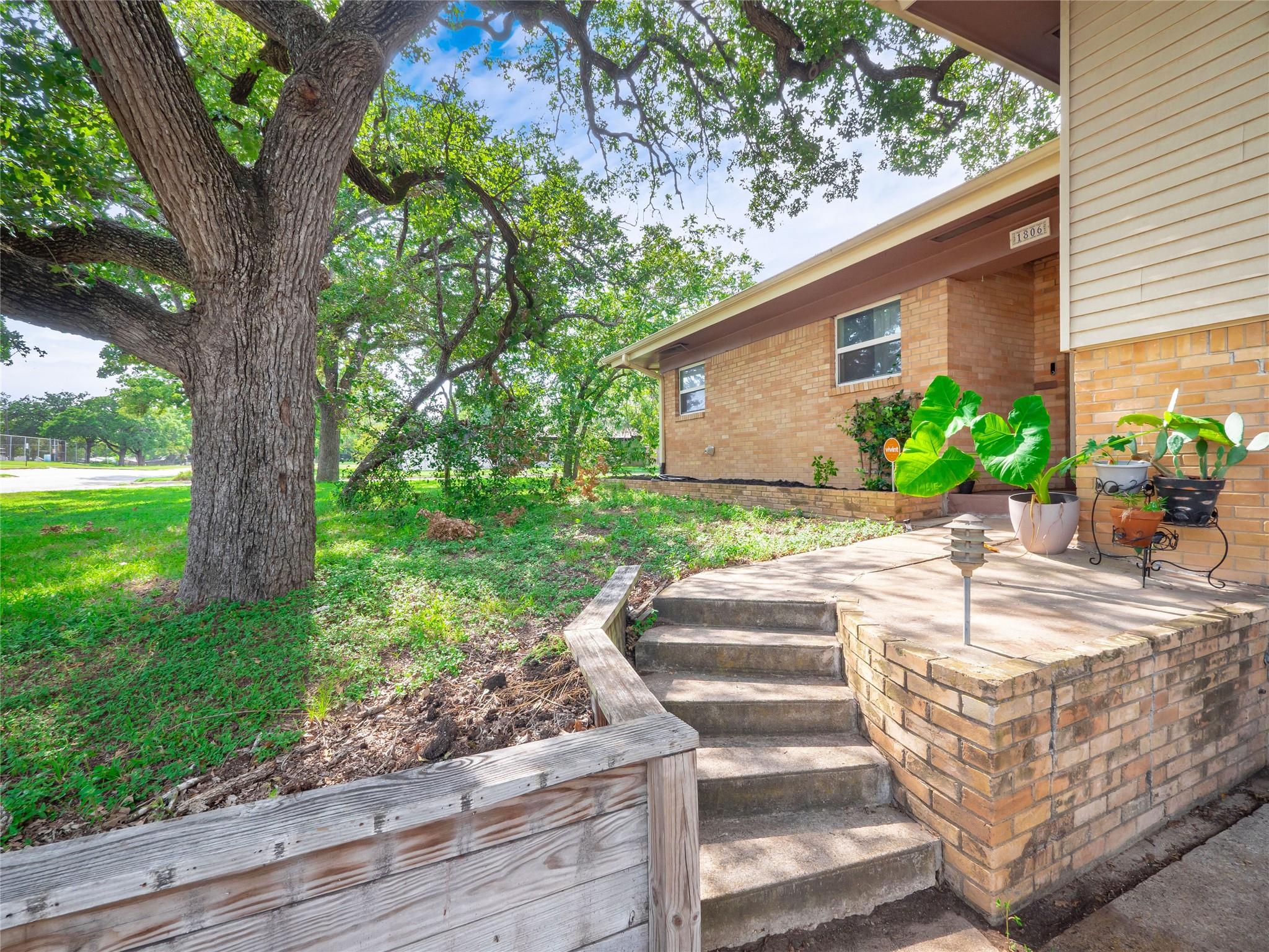 1806 Murray Ave, Rockdale, TX 76567