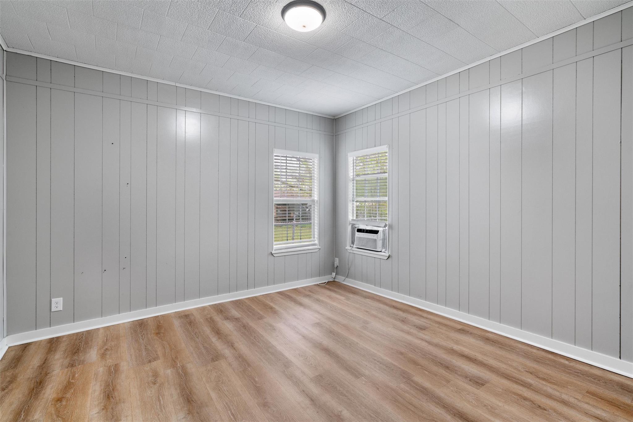 303 Cedar St, Granger, TX 76530