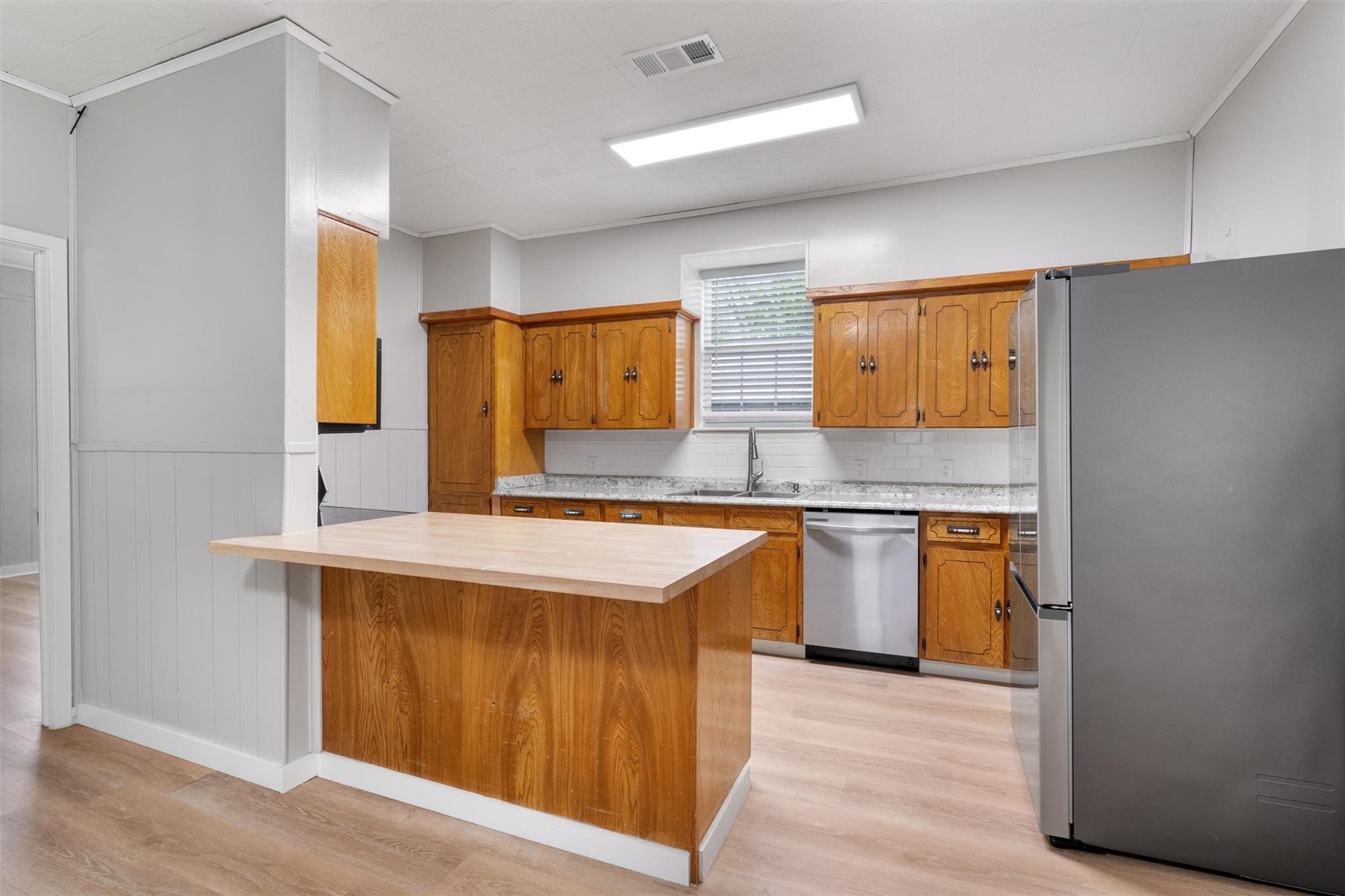 303 Cedar St, Granger, TX 76530