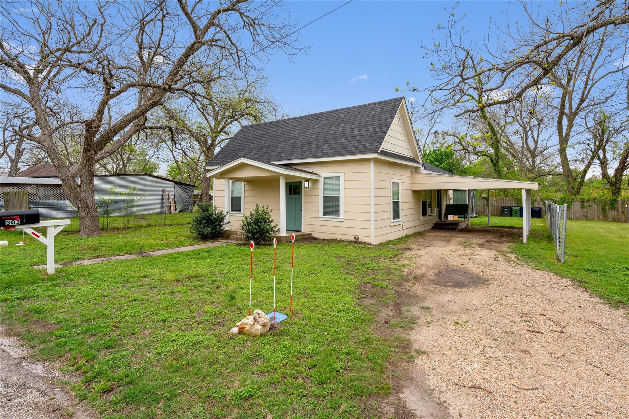 303 Cedar St, Granger, TX 76530