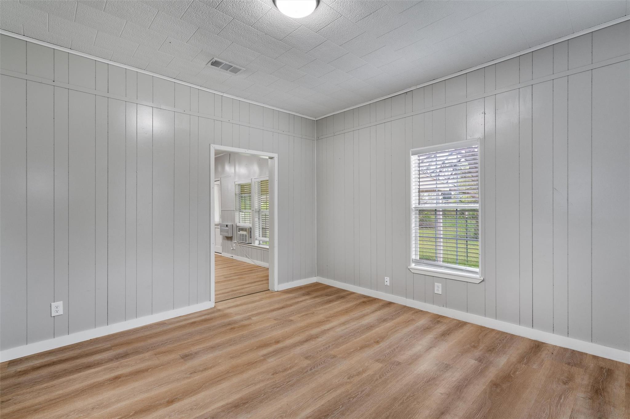 303 Cedar St, Granger, TX 76530