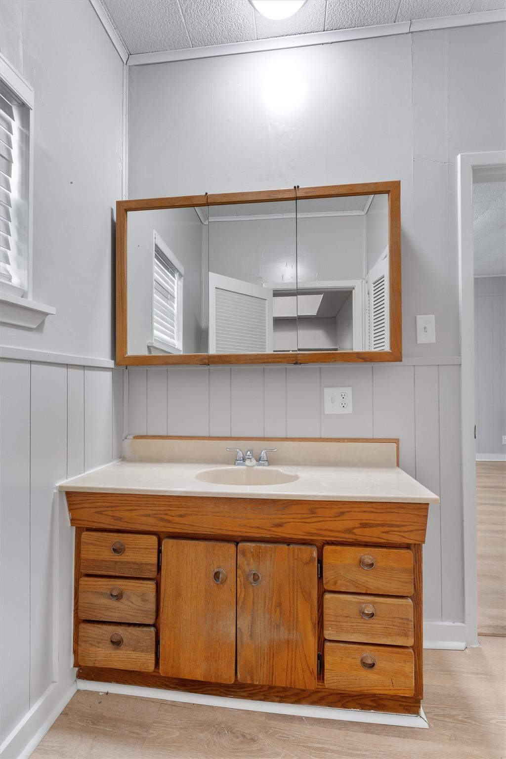 303 Cedar St, Granger, TX 76530