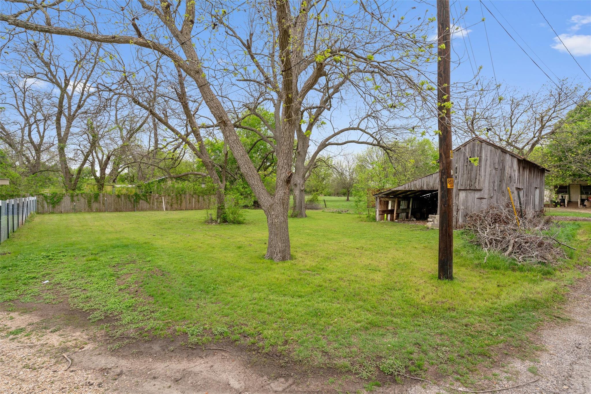 303 Cedar St, Granger, TX 76530