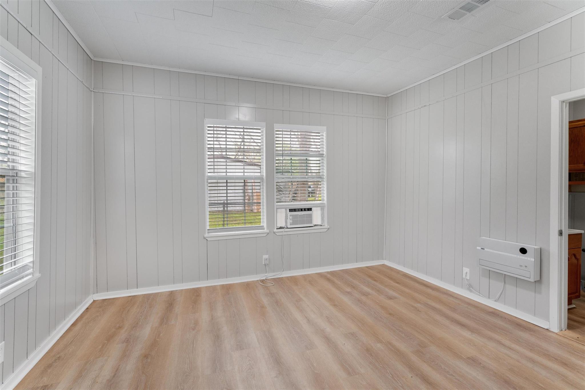 303 Cedar St, Granger, TX 76530