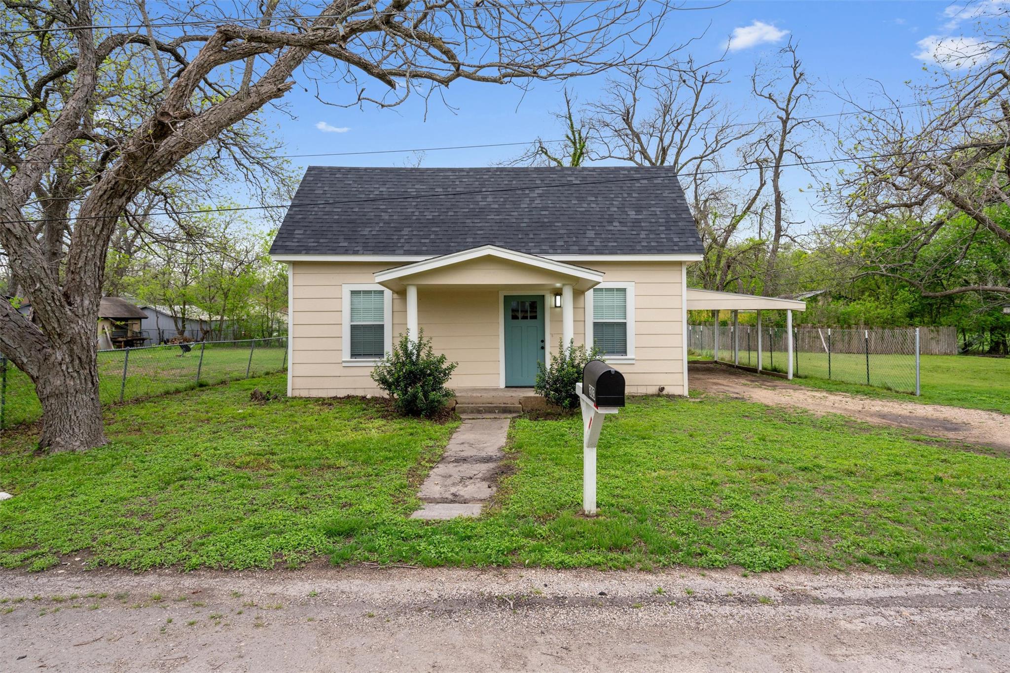 303 Cedar St, Granger, TX 76530