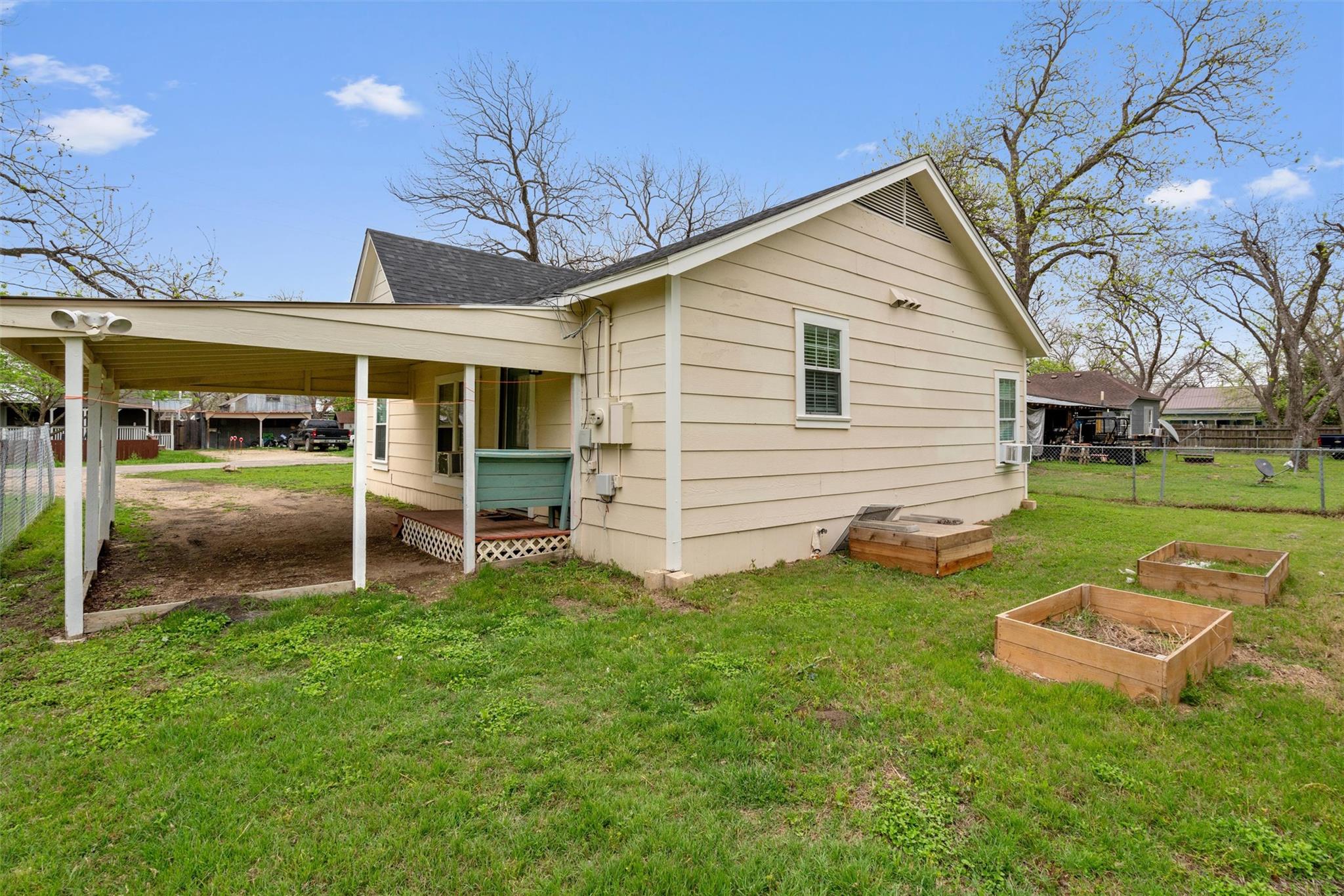 303 Cedar St, Granger, TX 76530