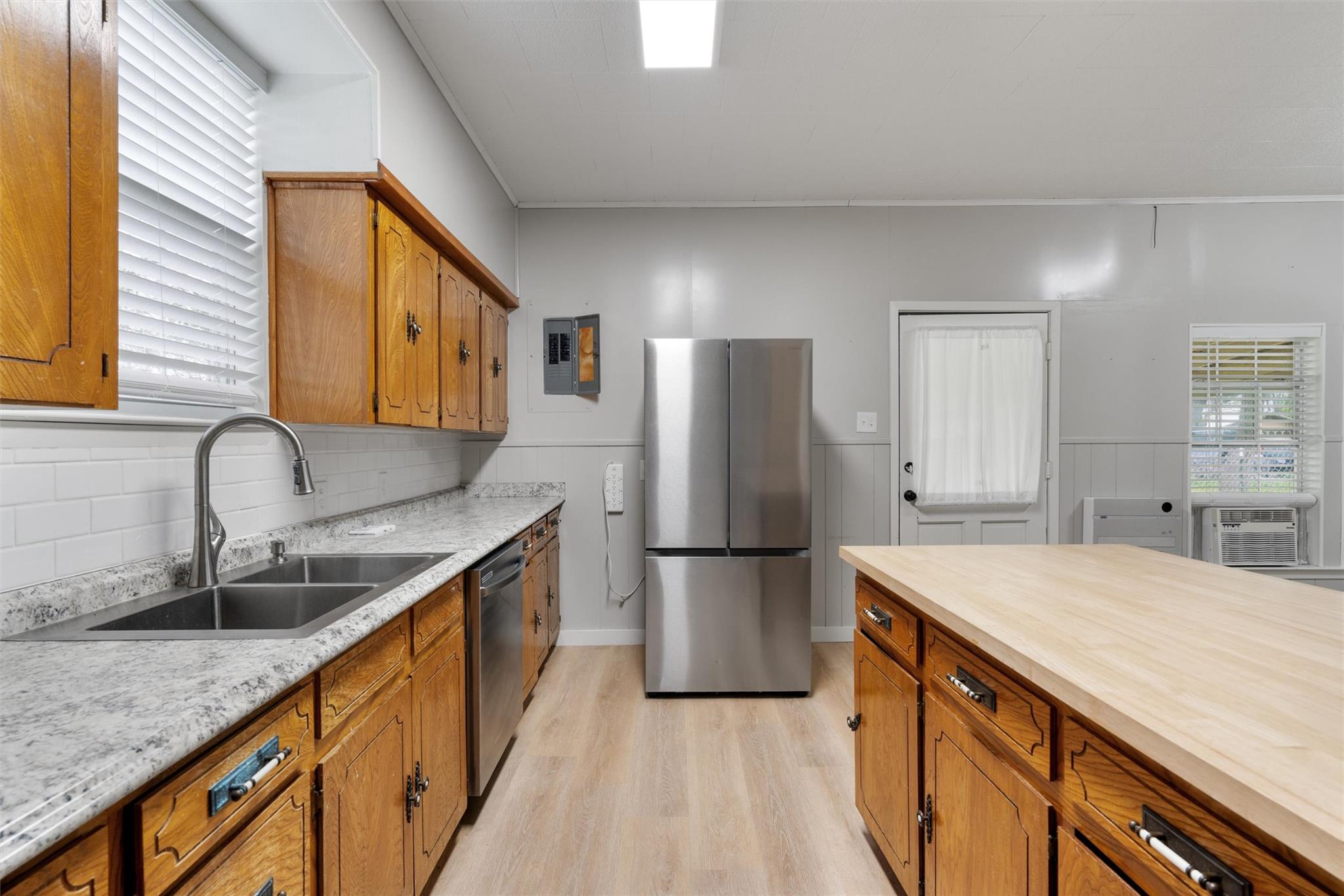 303 Cedar St, Granger, TX 76530