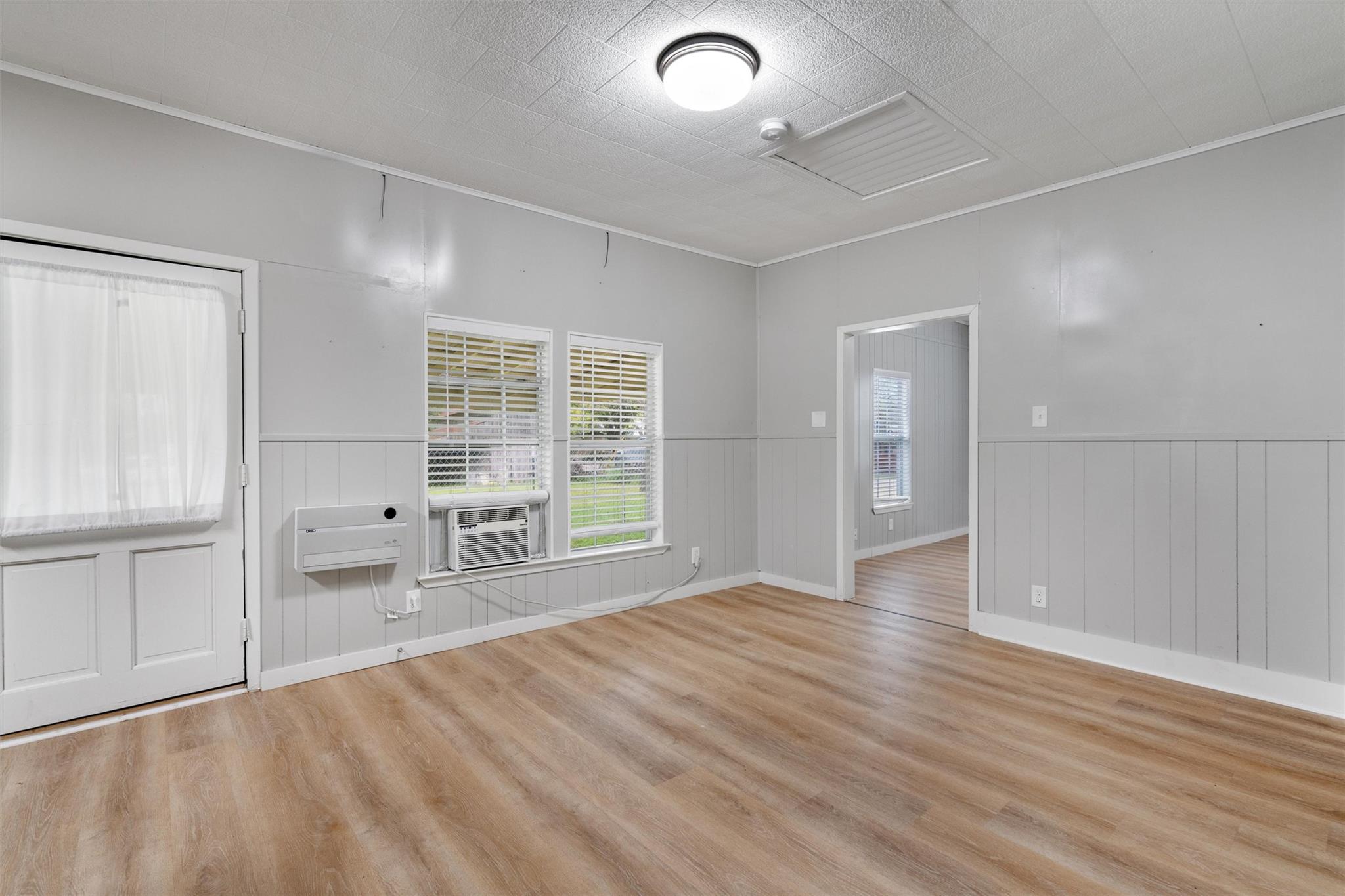 303 Cedar St, Granger, TX 76530