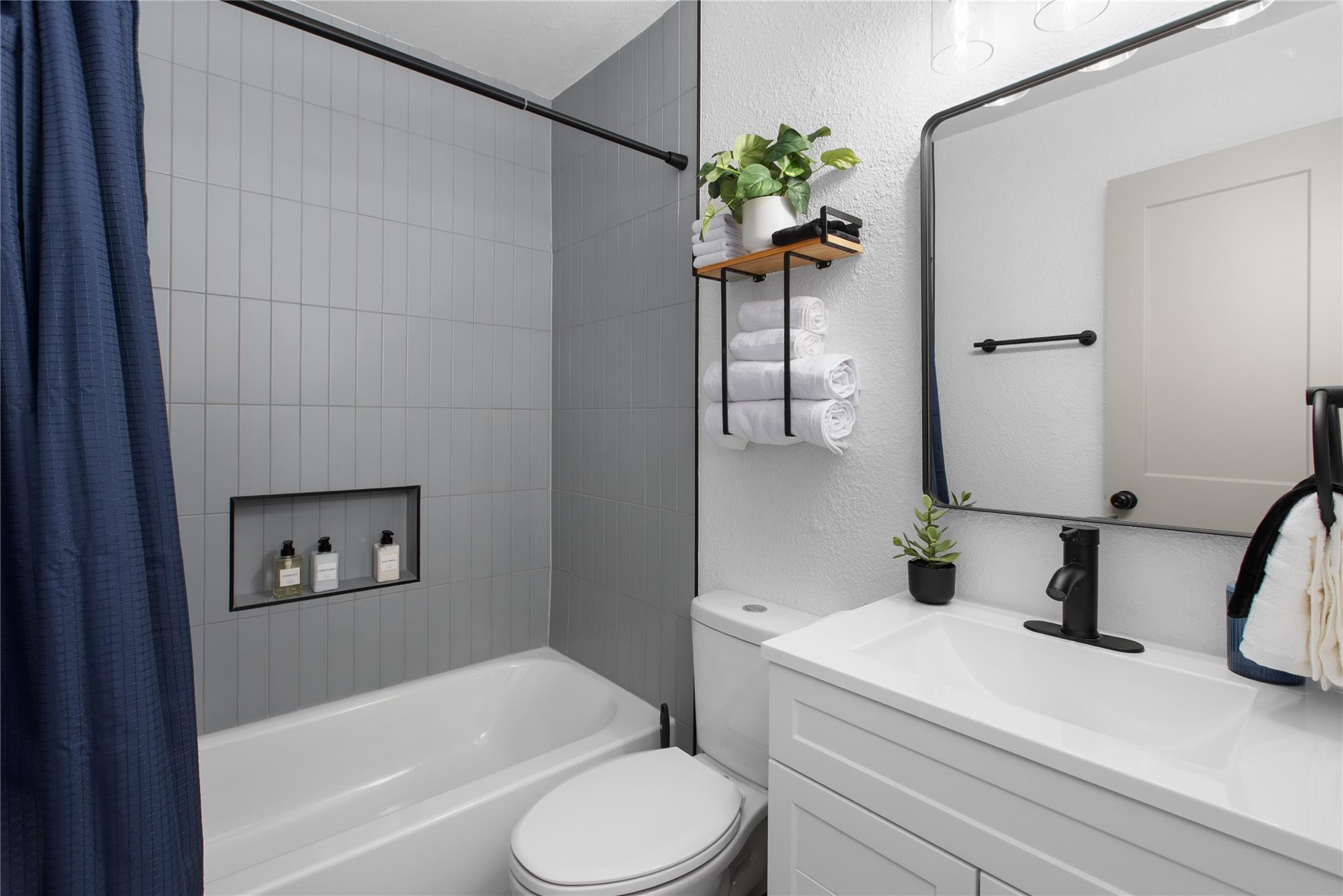 1201 Southport Dr # D, Austin, TX 78704