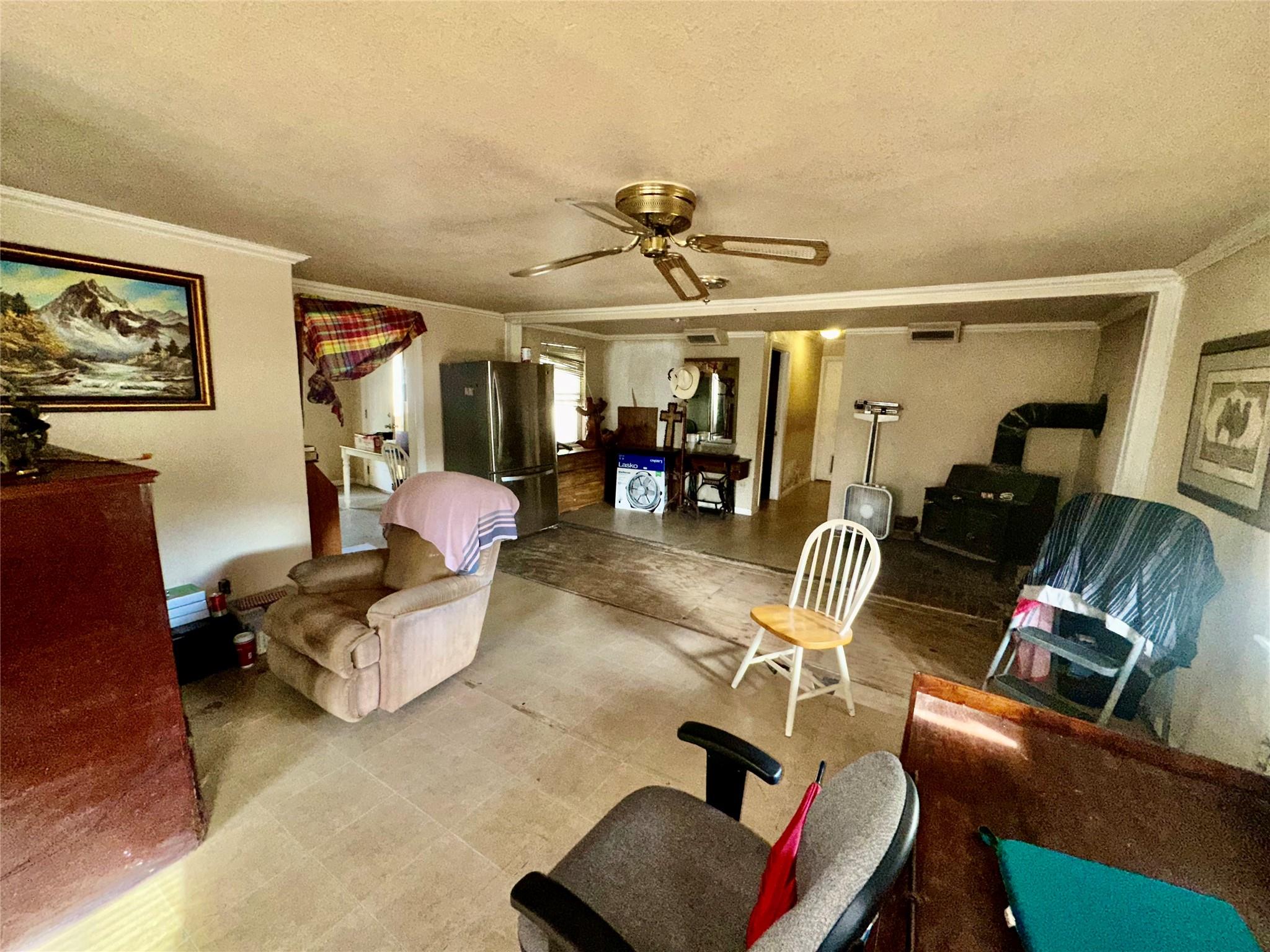 109 Wayside Dr, Elgin, TX 78621