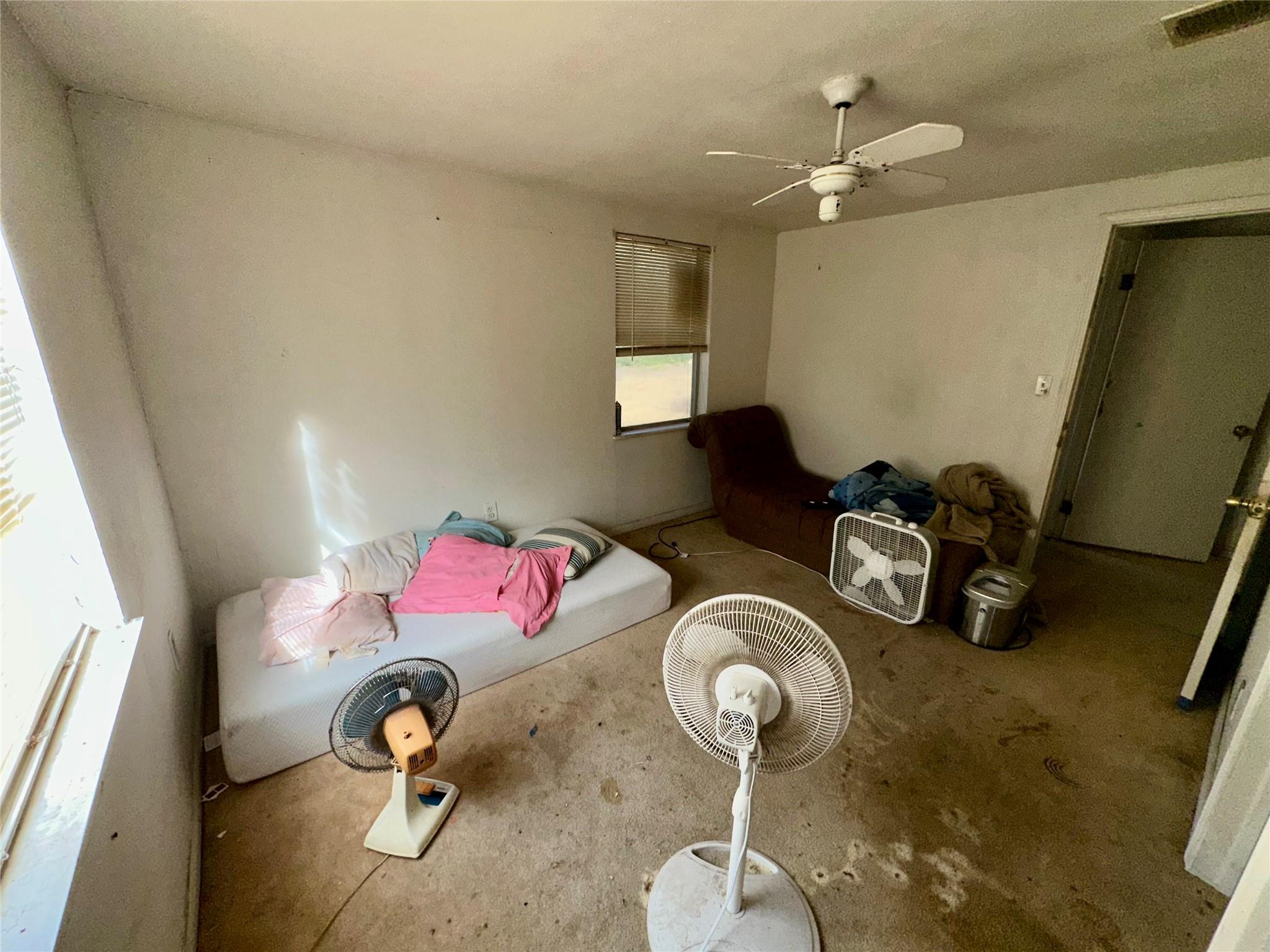 109 Wayside Dr, Elgin, TX 78621