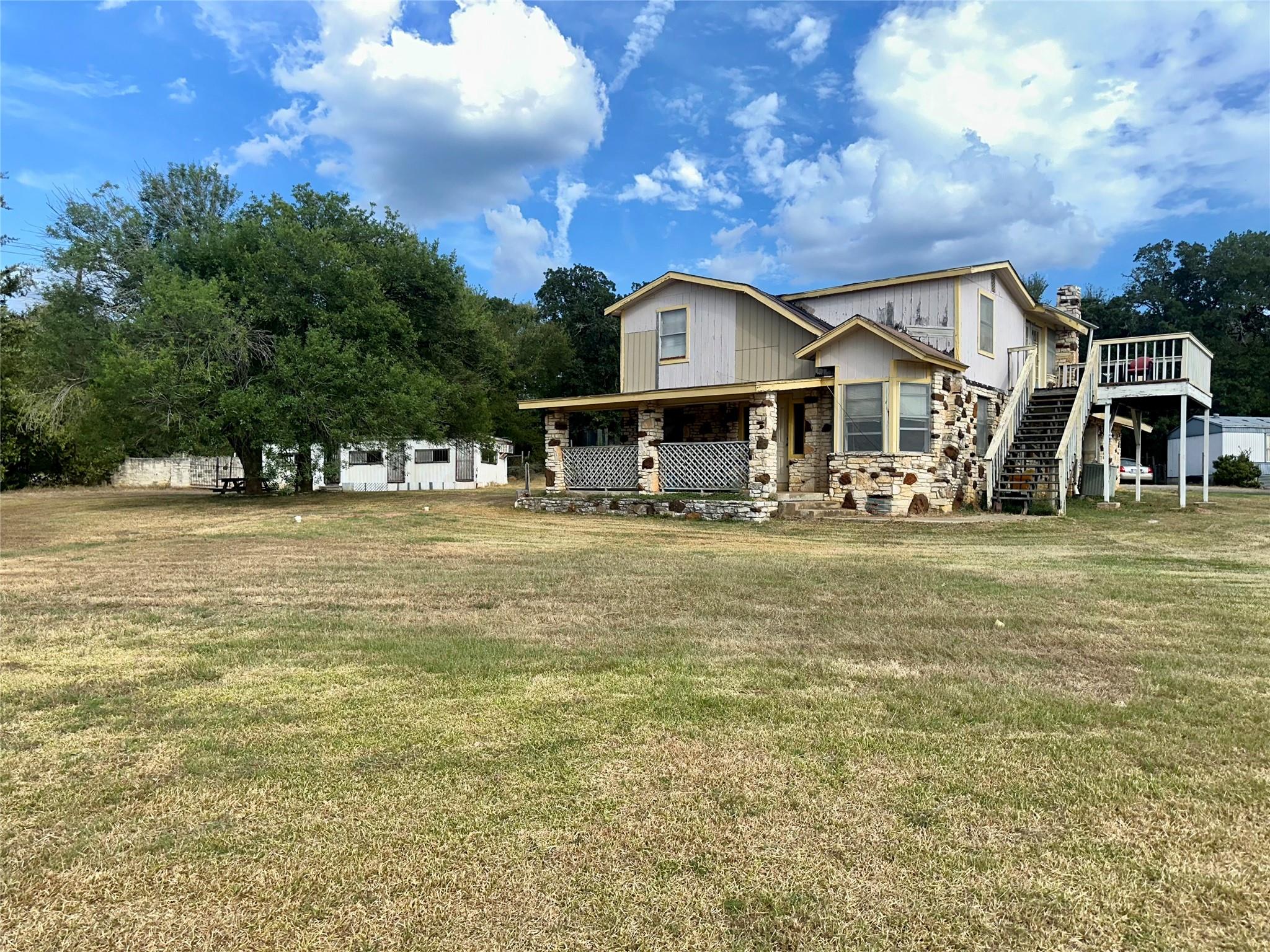 109 Wayside Dr, Elgin, TX 78621