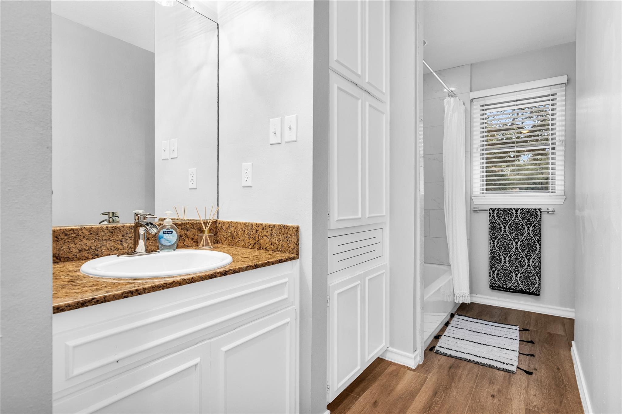 302 Timpanagos Dr, Lakeway, TX 78734