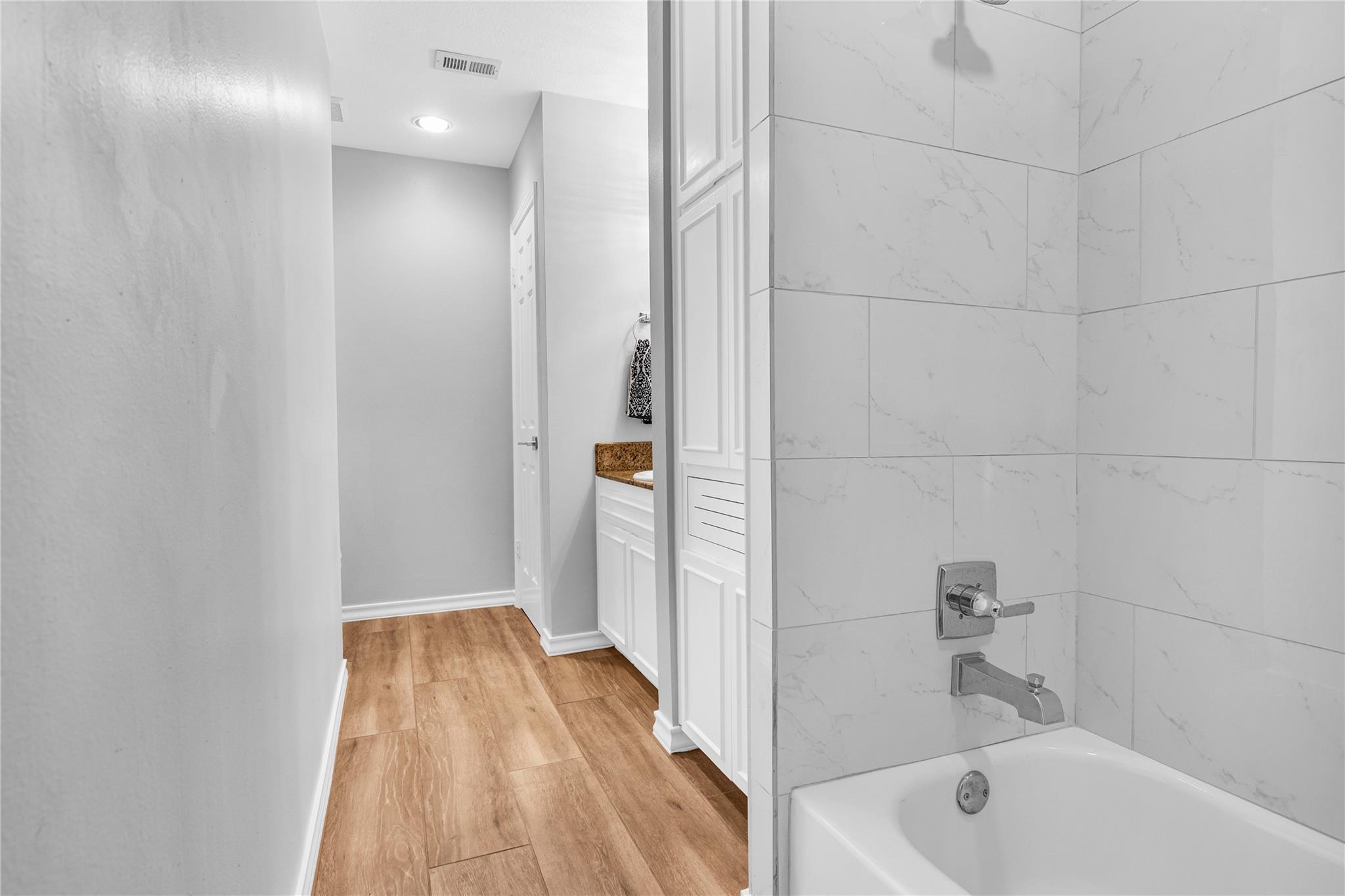 302 Timpanagos Dr, Lakeway, TX 78734