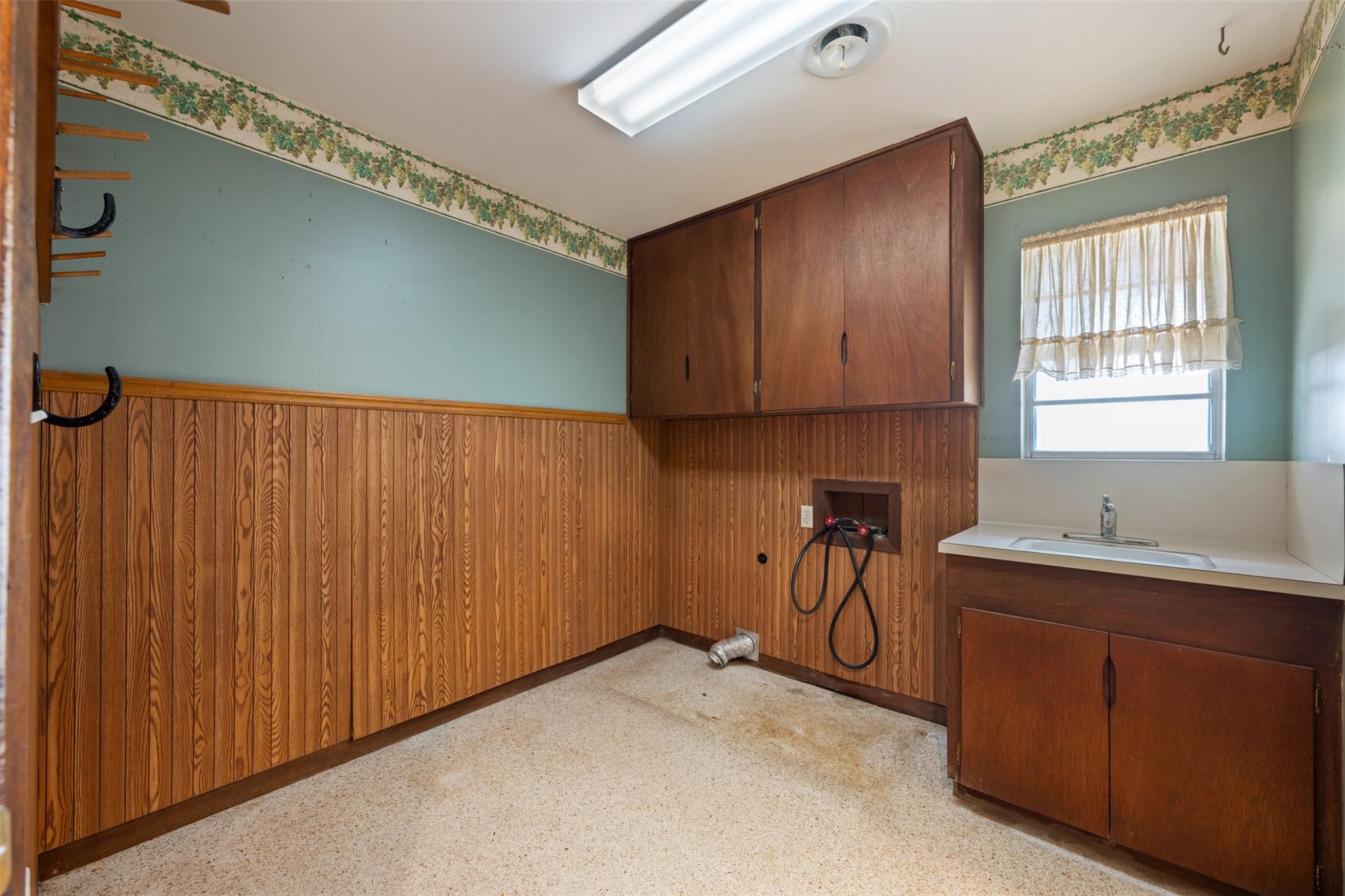 821 Central Ave, Elgin, TX 78621