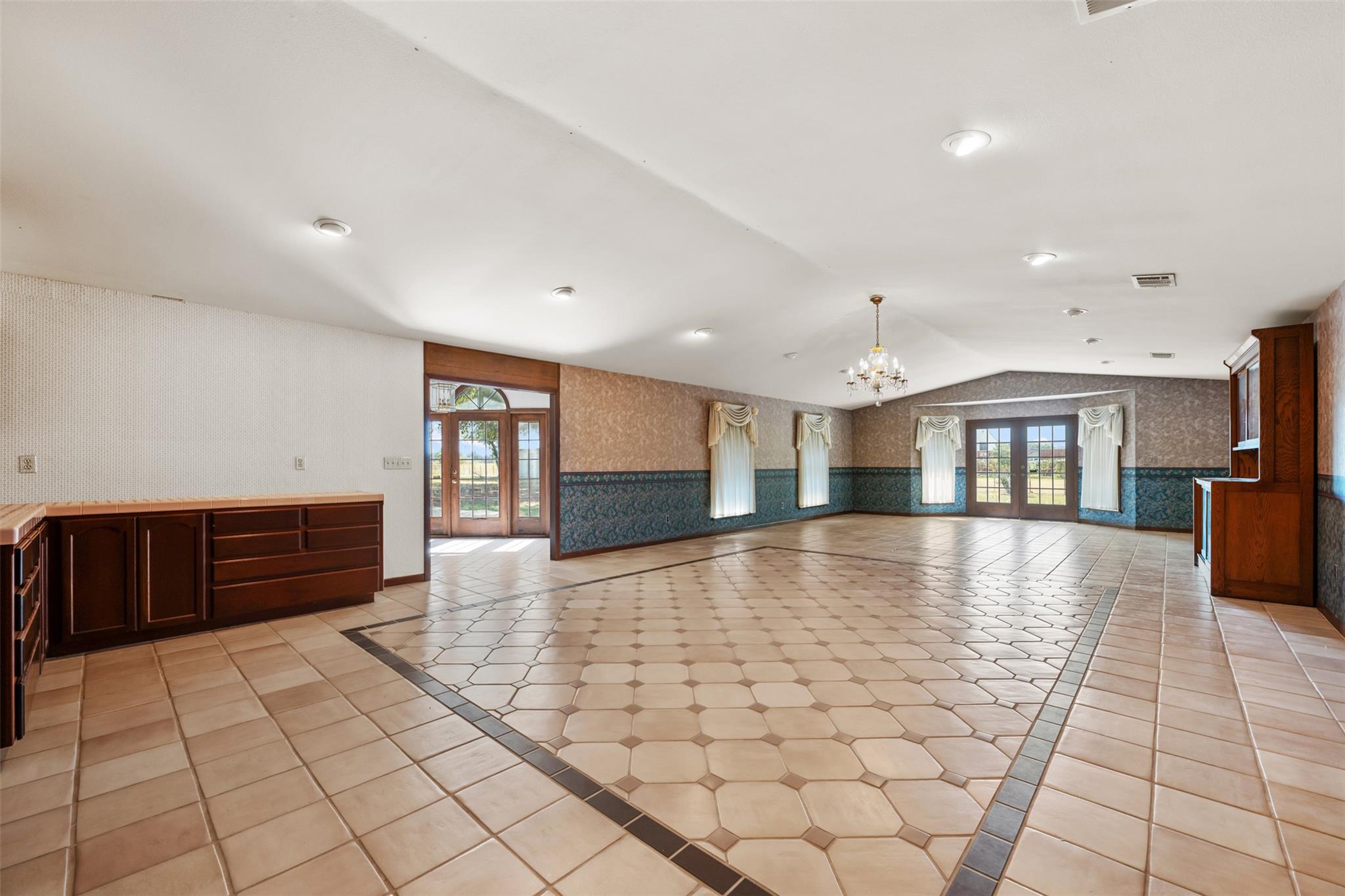 821 Central Ave, Elgin, TX 78621