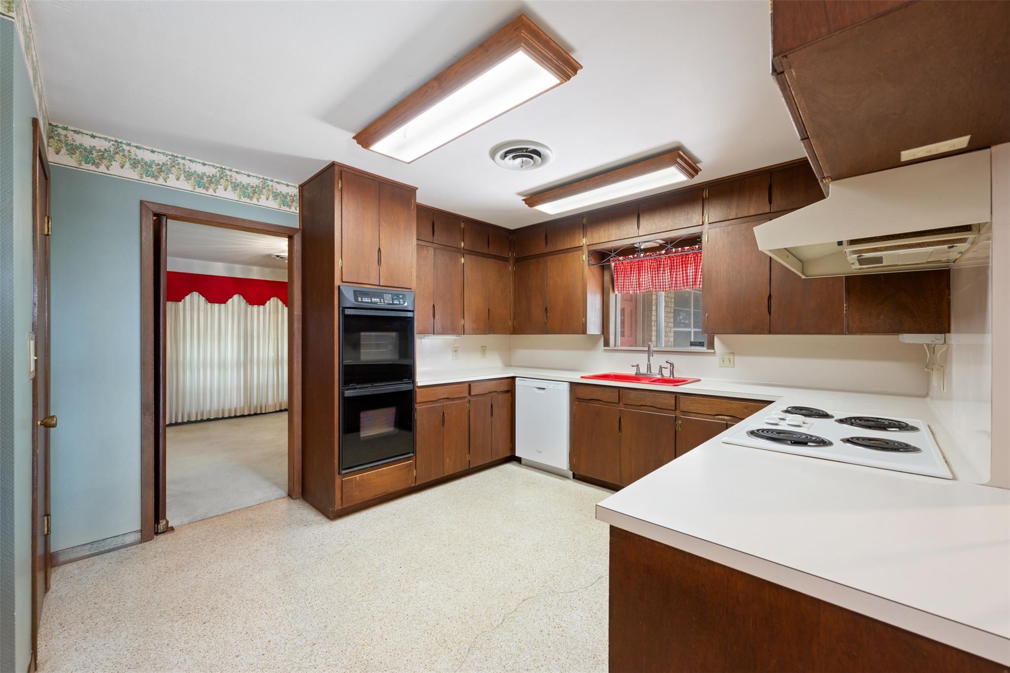 821 Central Ave, Elgin, TX 78621