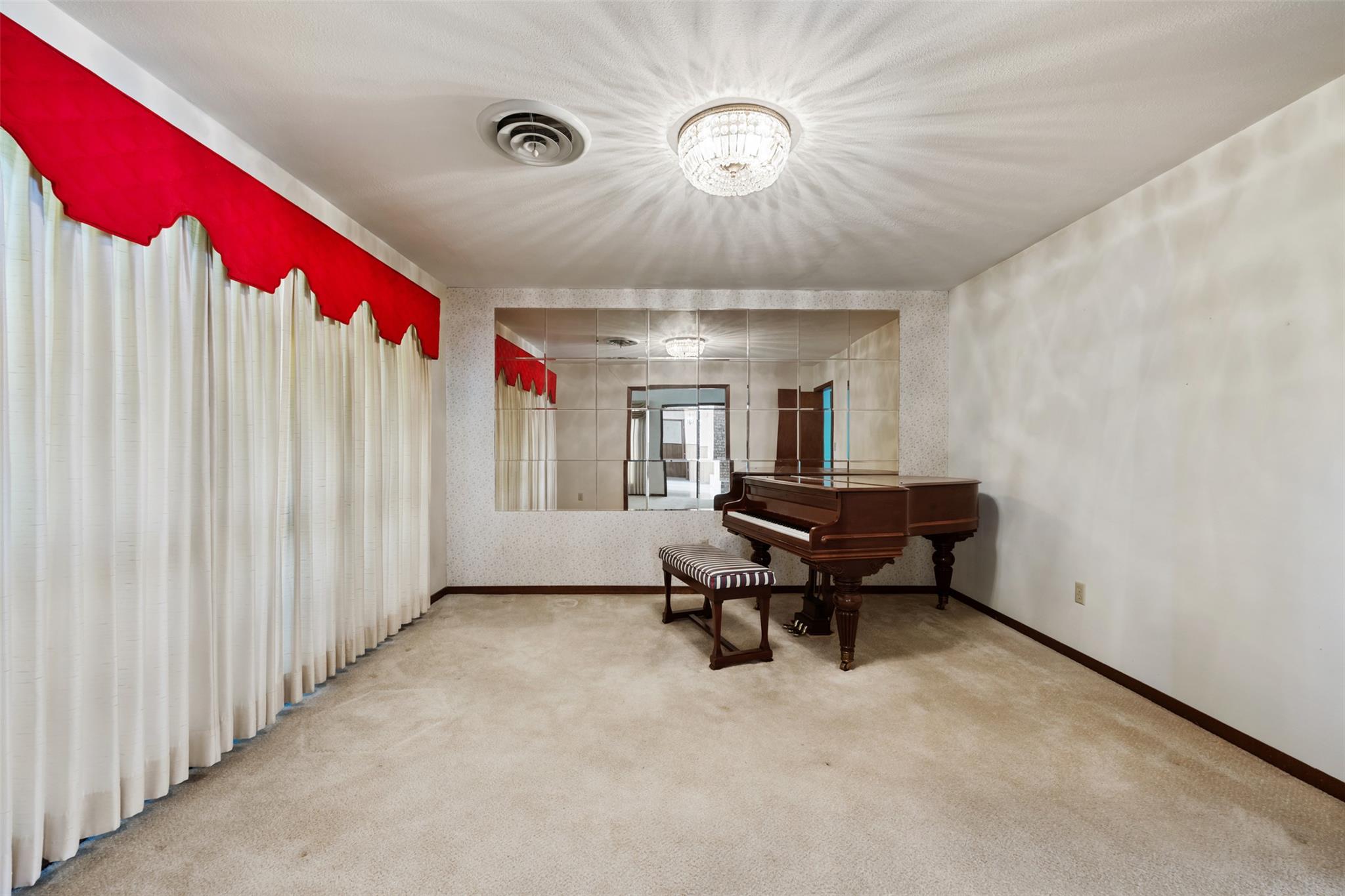 821 Central Ave, Elgin, TX 78621