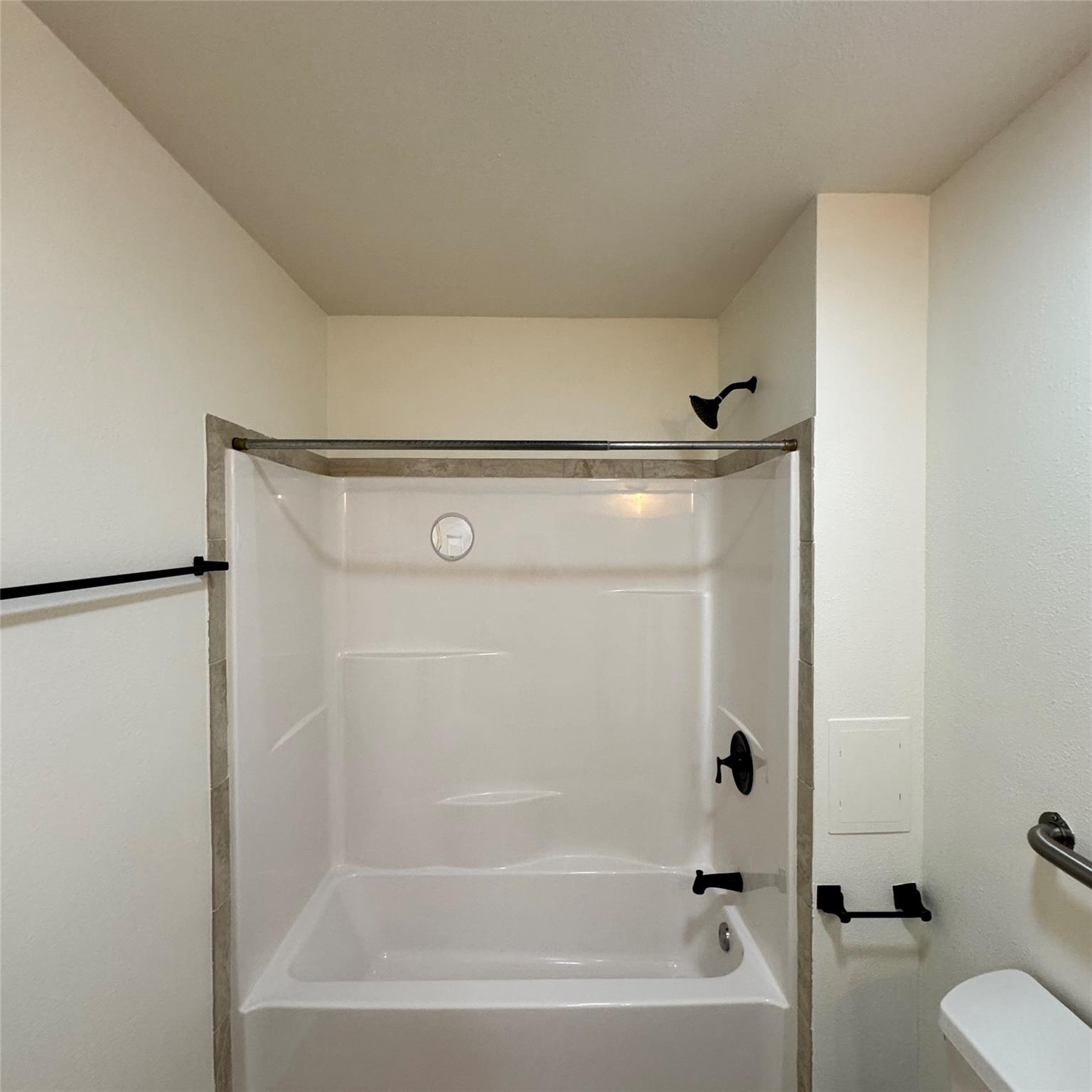 143 N West St, Bertram, TX 78605