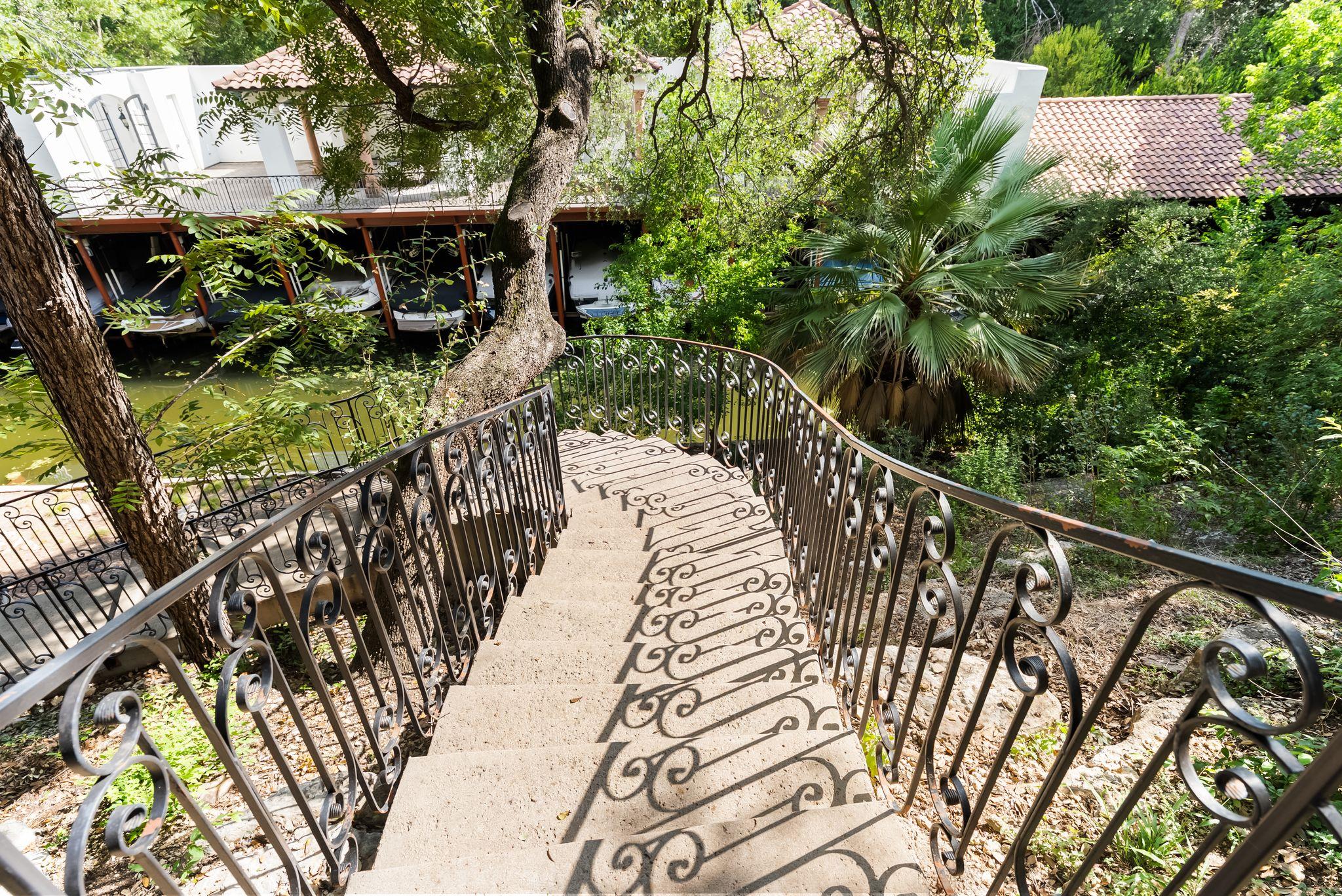 1937 Rue De St Tropez APT 10, Austin, TX 78746