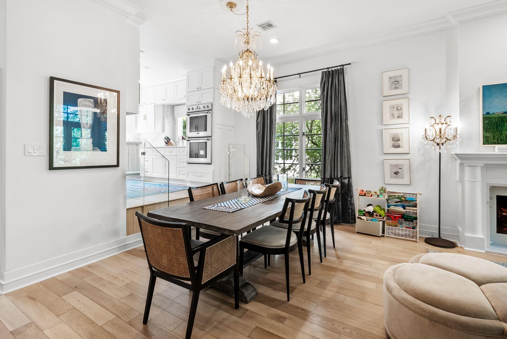 1937 Rue De St Tropez APT 10, Austin, TX 78746