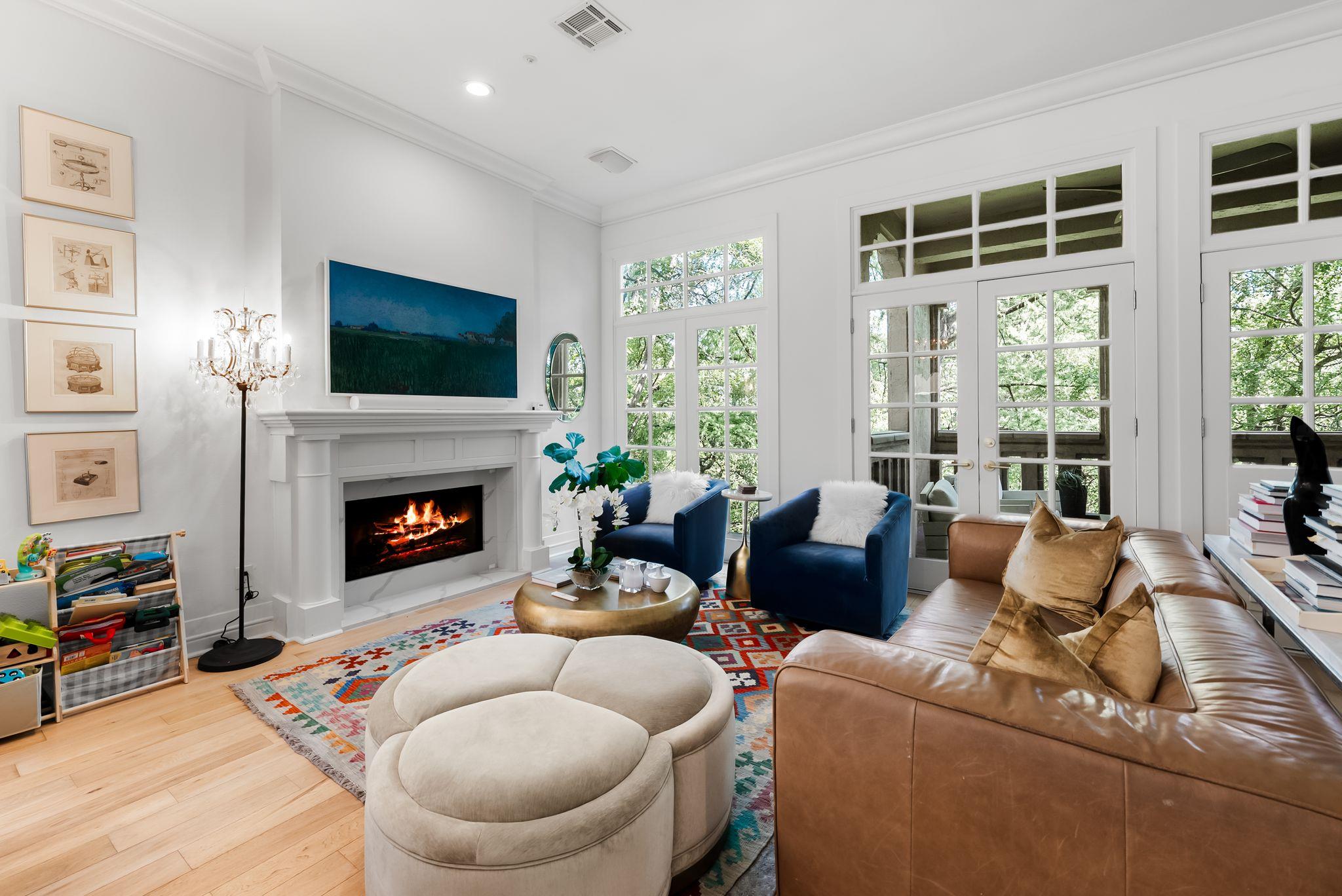 1937 Rue De St Tropez APT 10, Austin, TX 78746