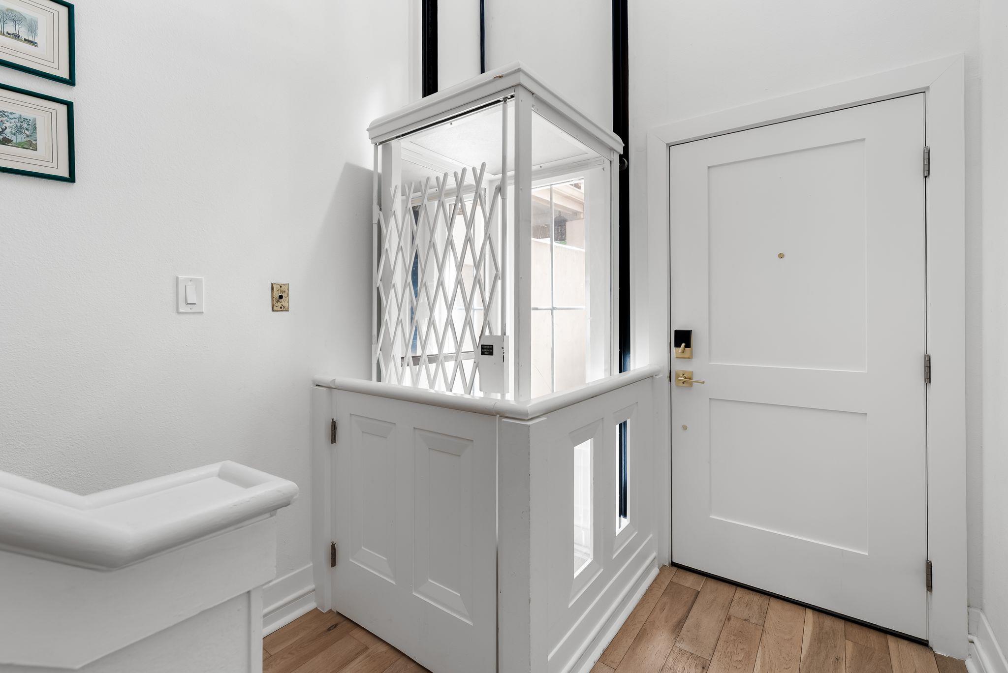 1937 Rue De St Tropez APT 10, Austin, TX 78746