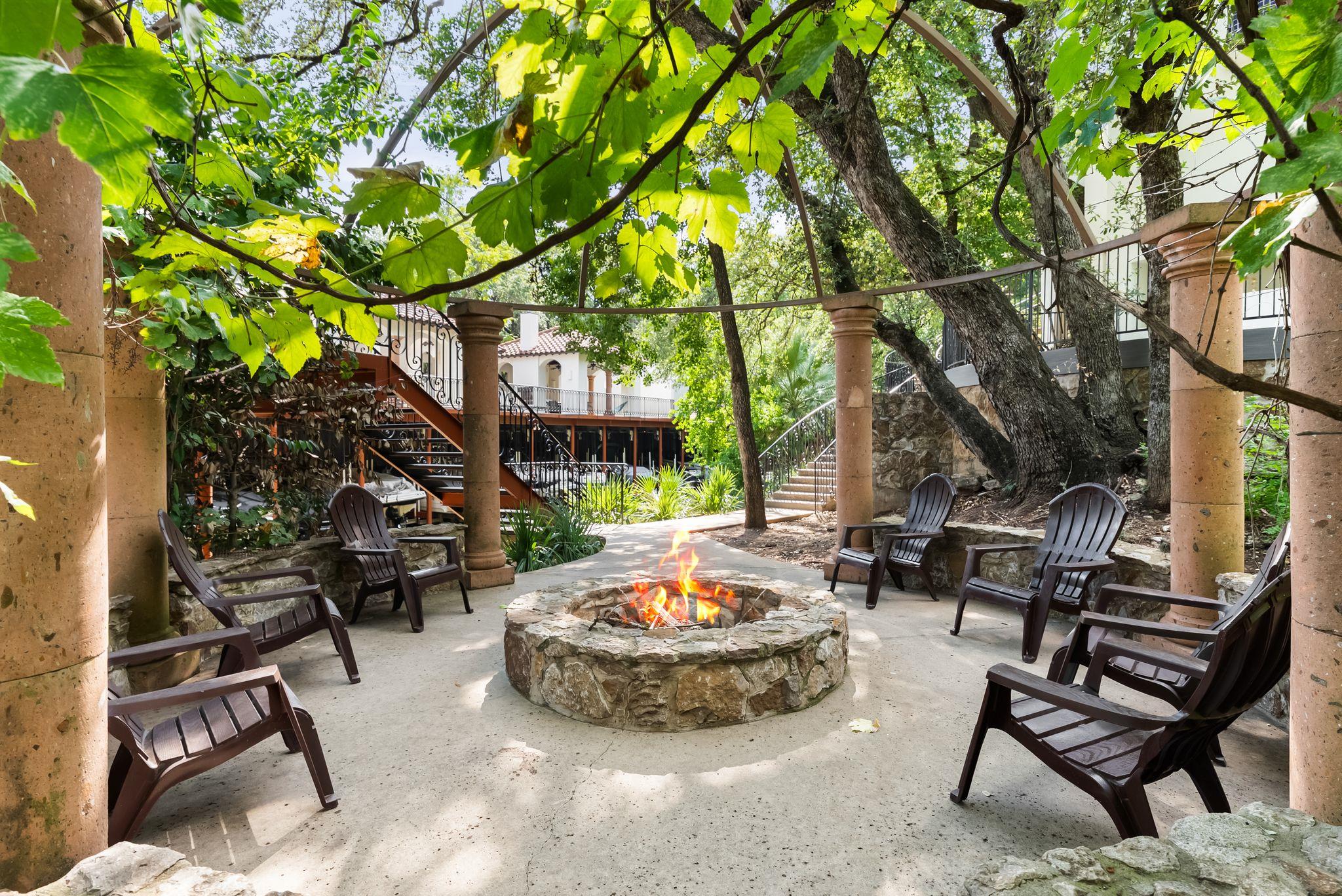 1937 Rue De St Tropez APT 10, Austin, TX 78746